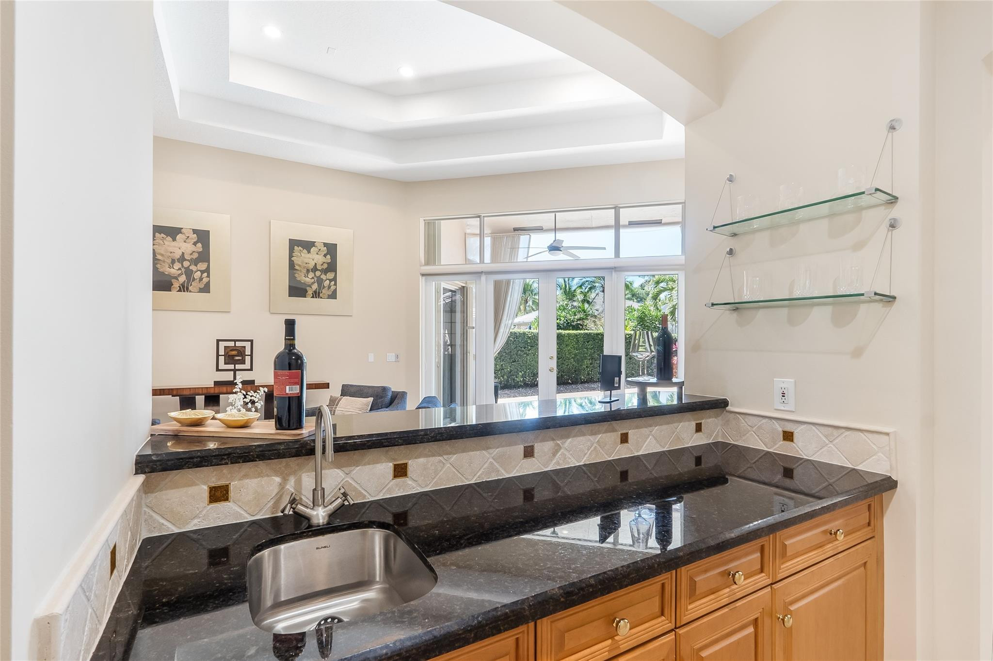 2553 Jardin Manor