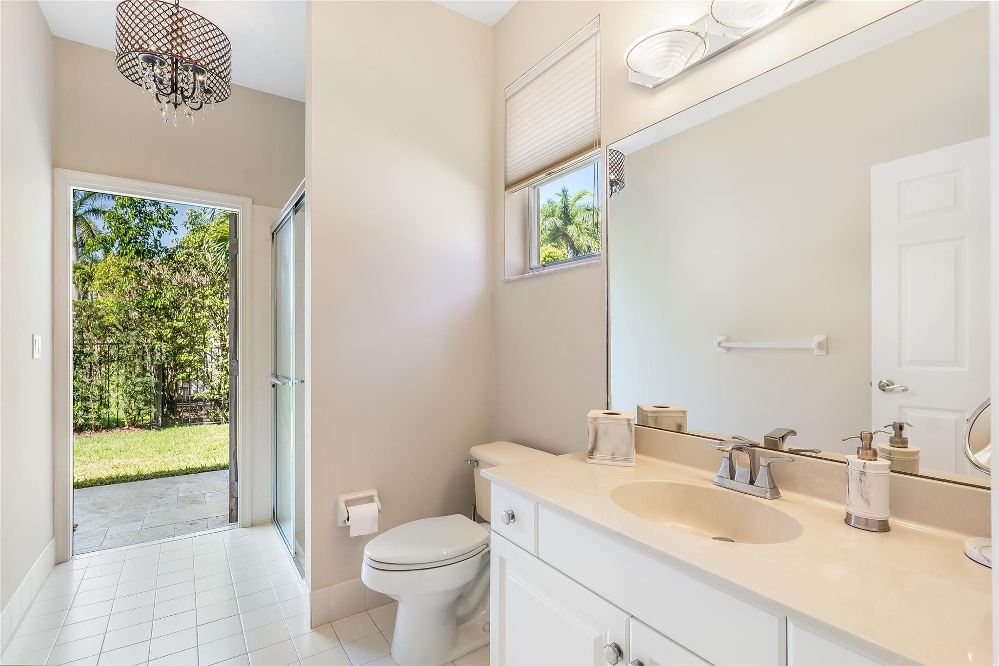 2553 Jardin Manor