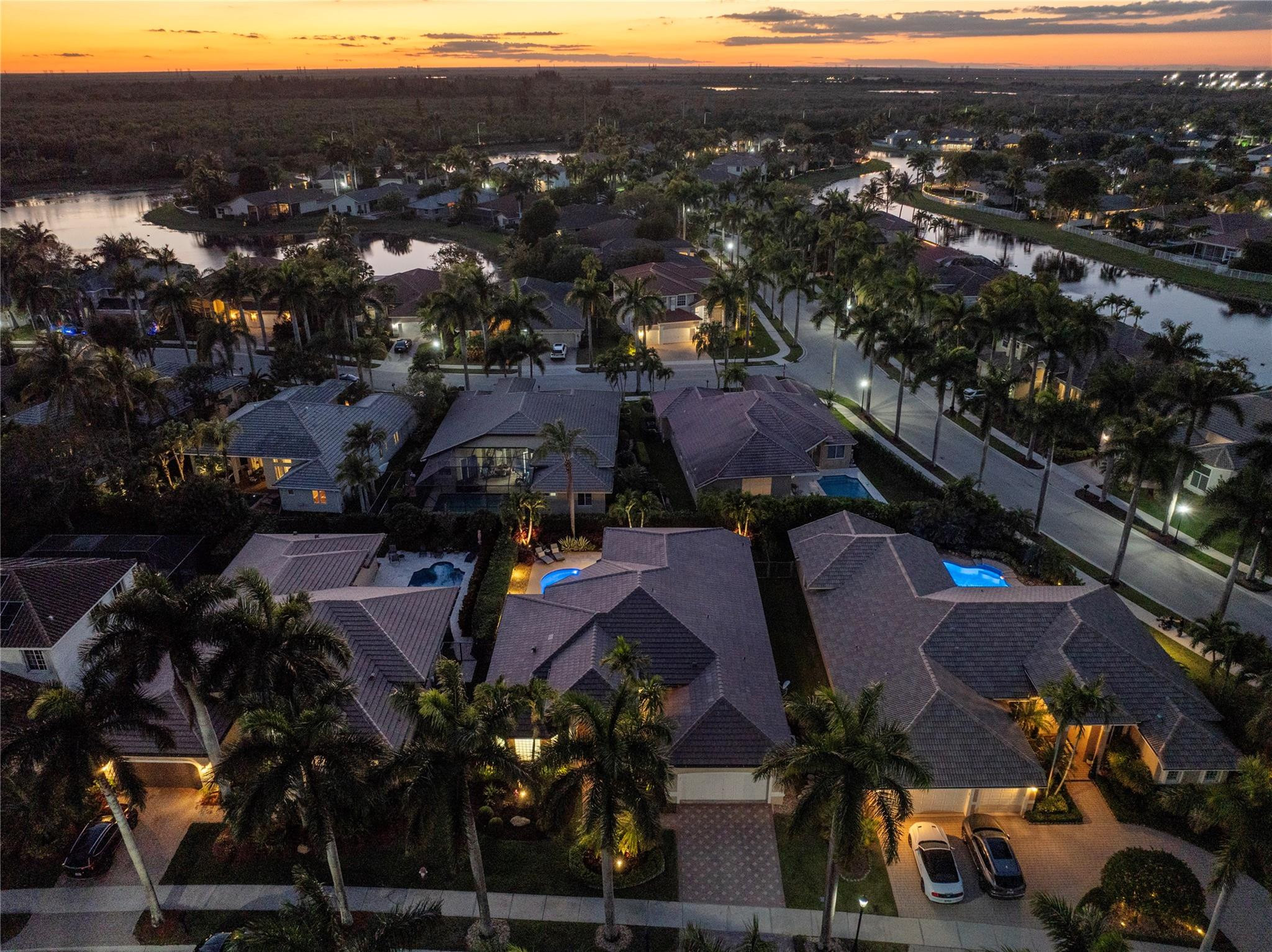 2553 Jardin Manor