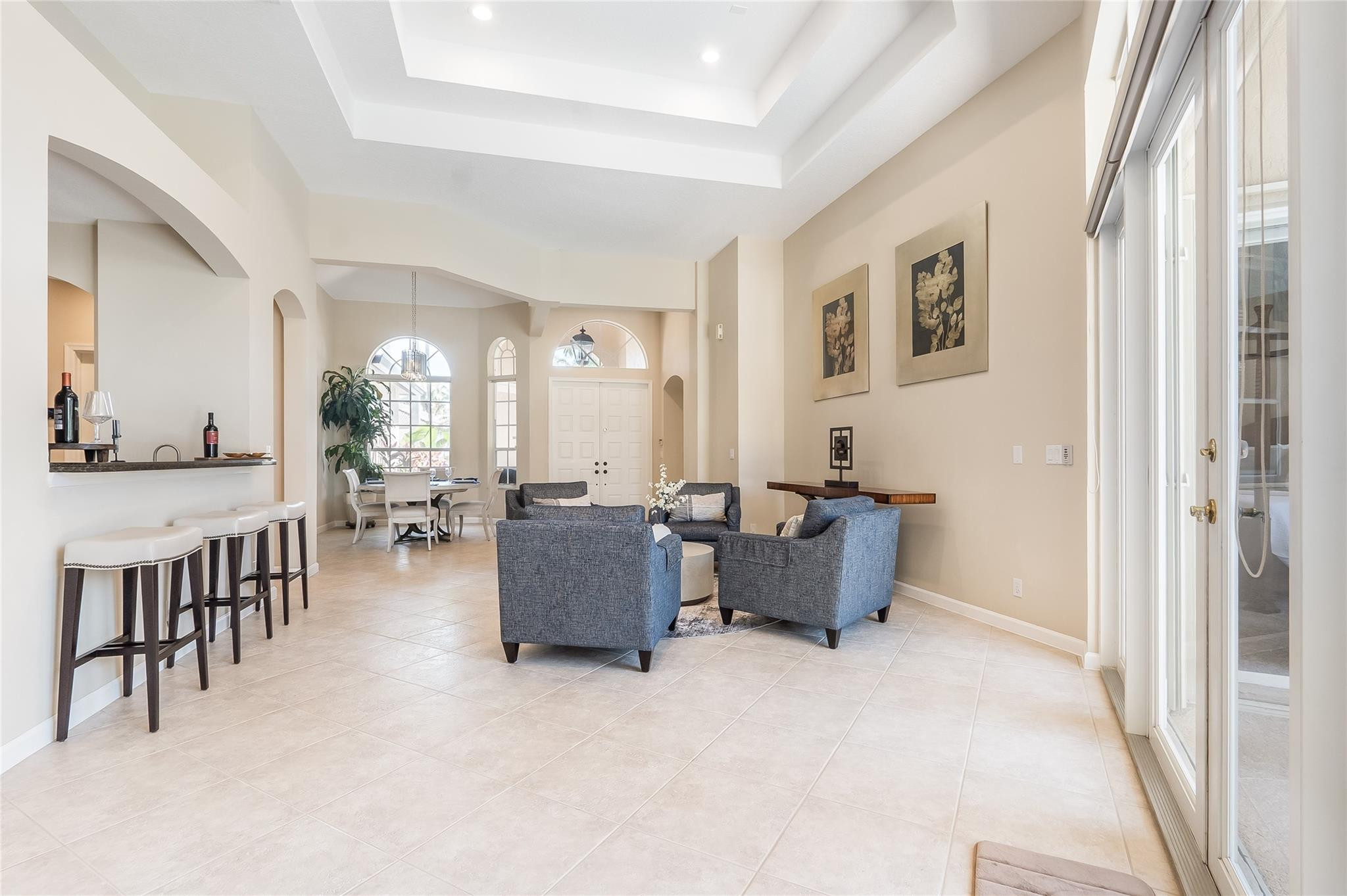 2553 Jardin Manor