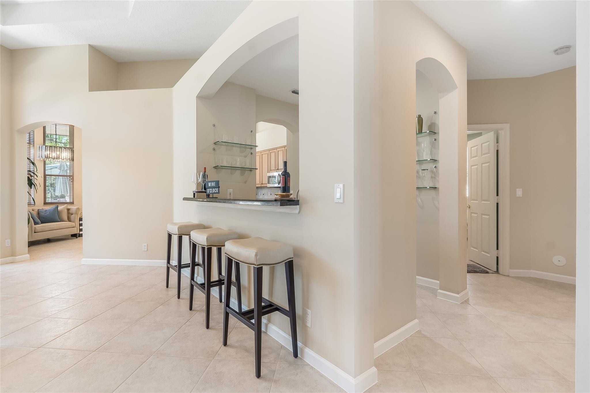 2553 Jardin Manor