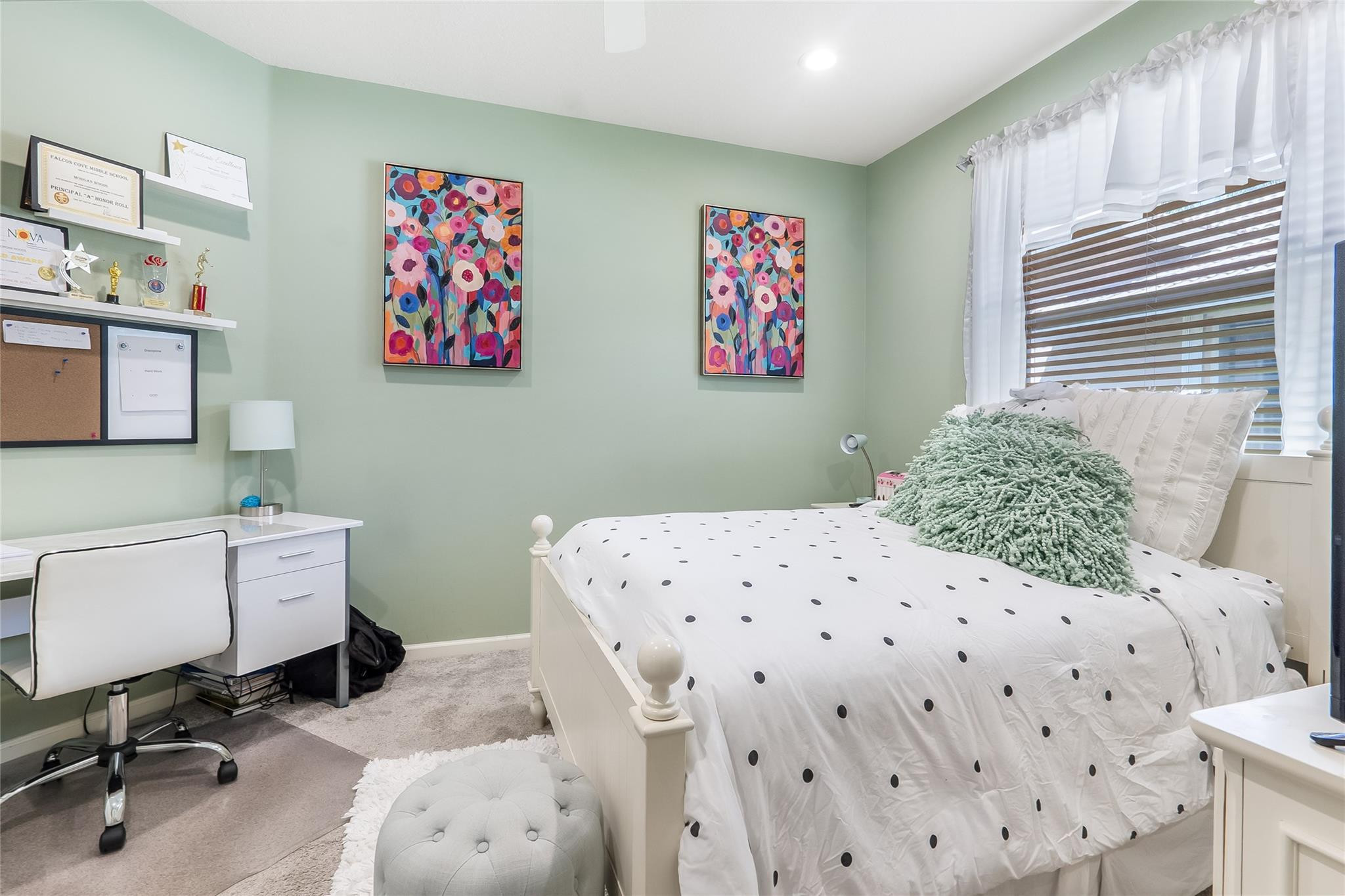 2553 Jardin Manor