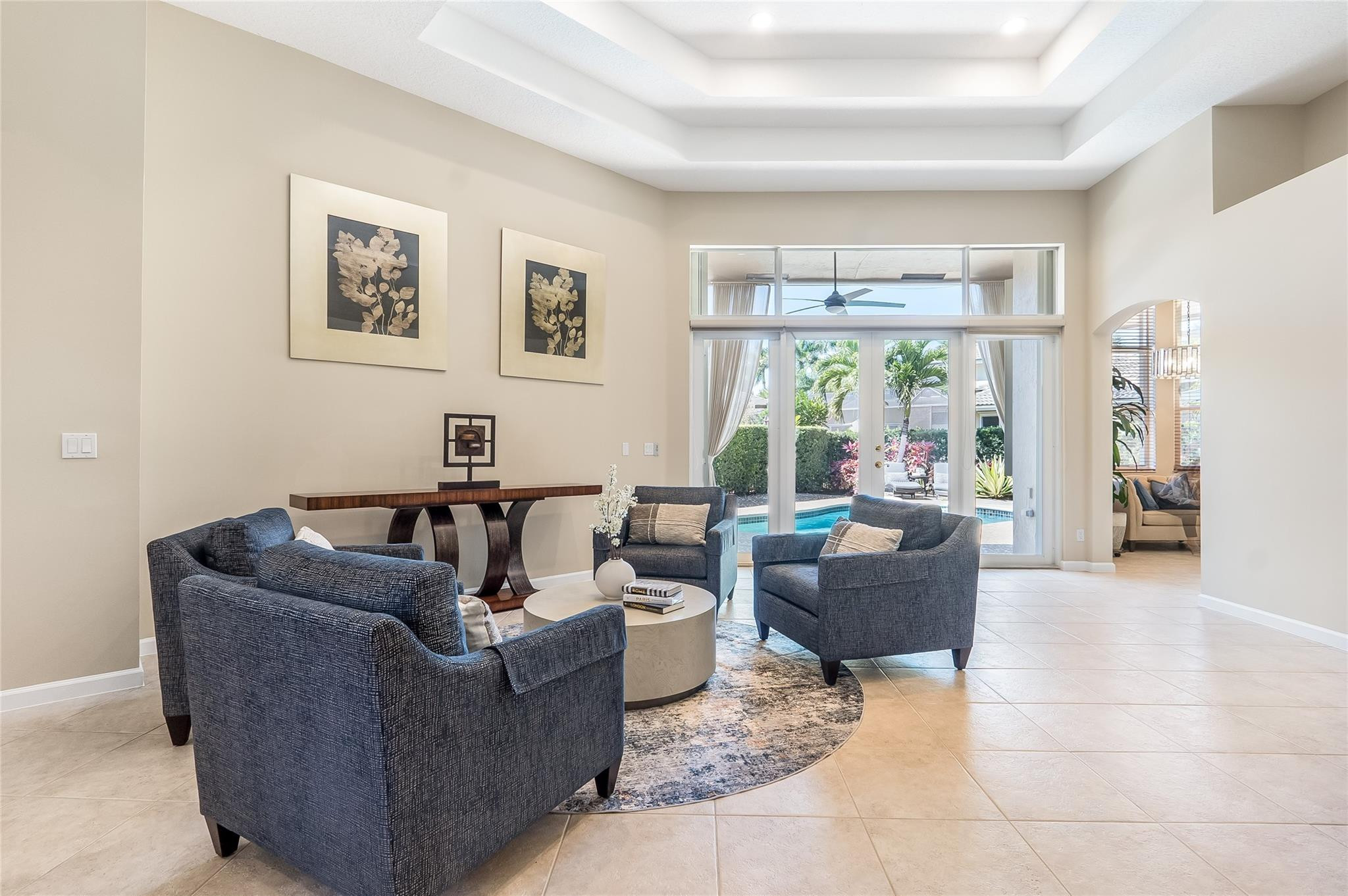 2553 Jardin Manor