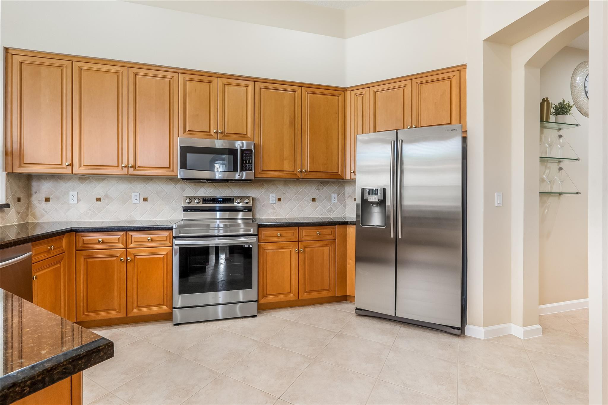 2553 Jardin Manor