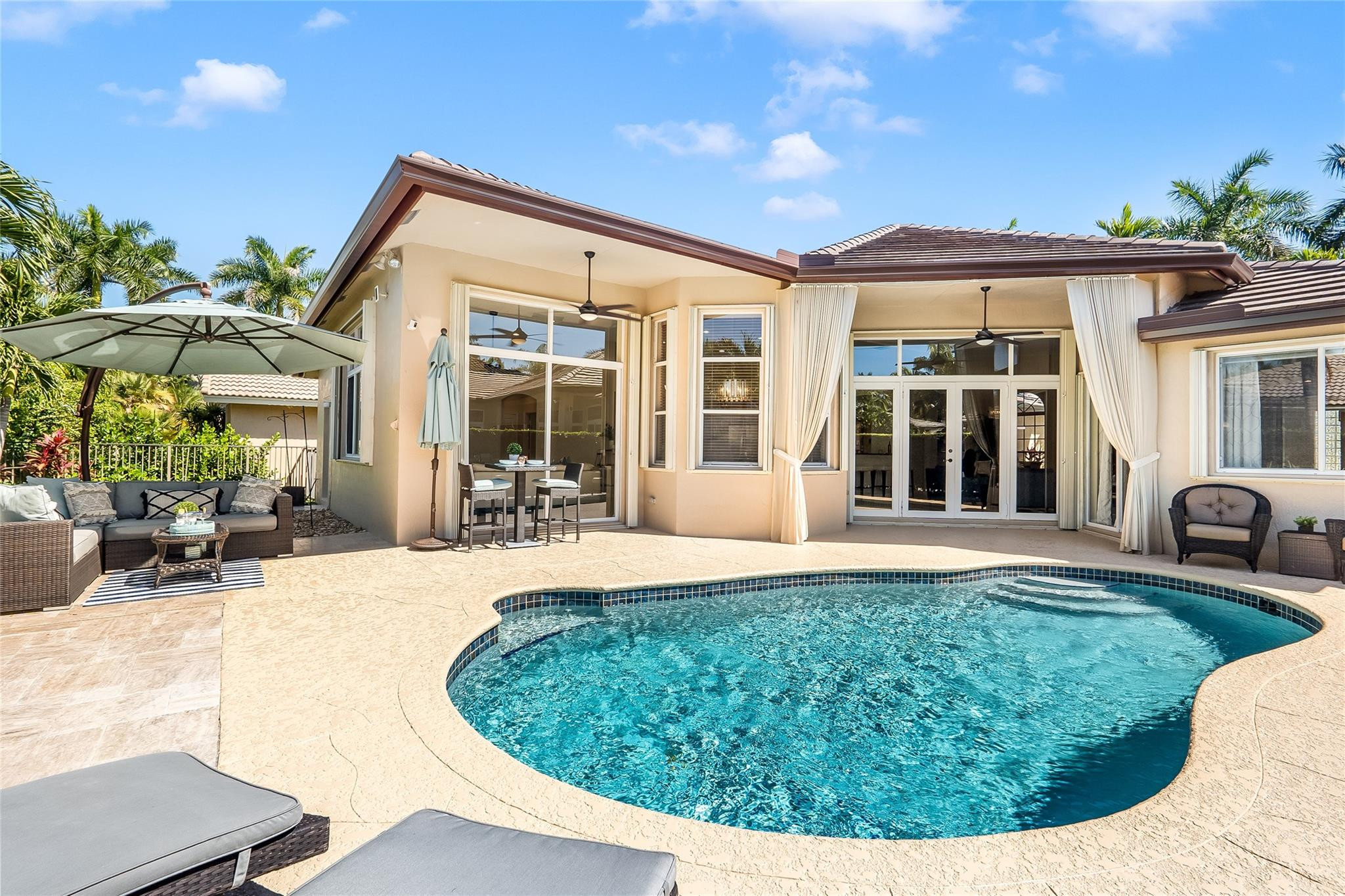 2553 Jardin Manor