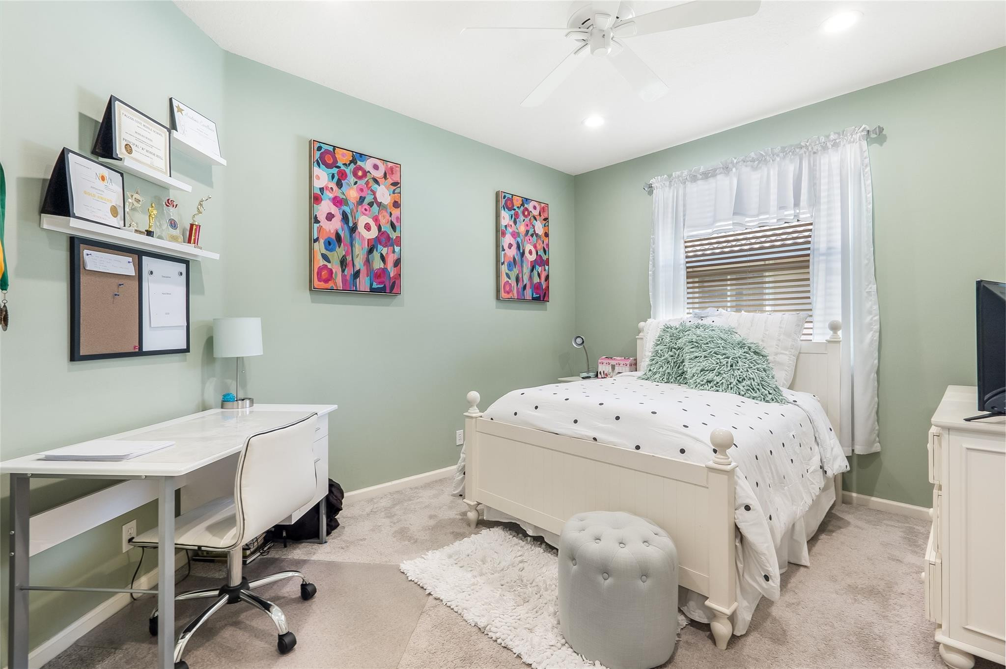 2553 Jardin Manor