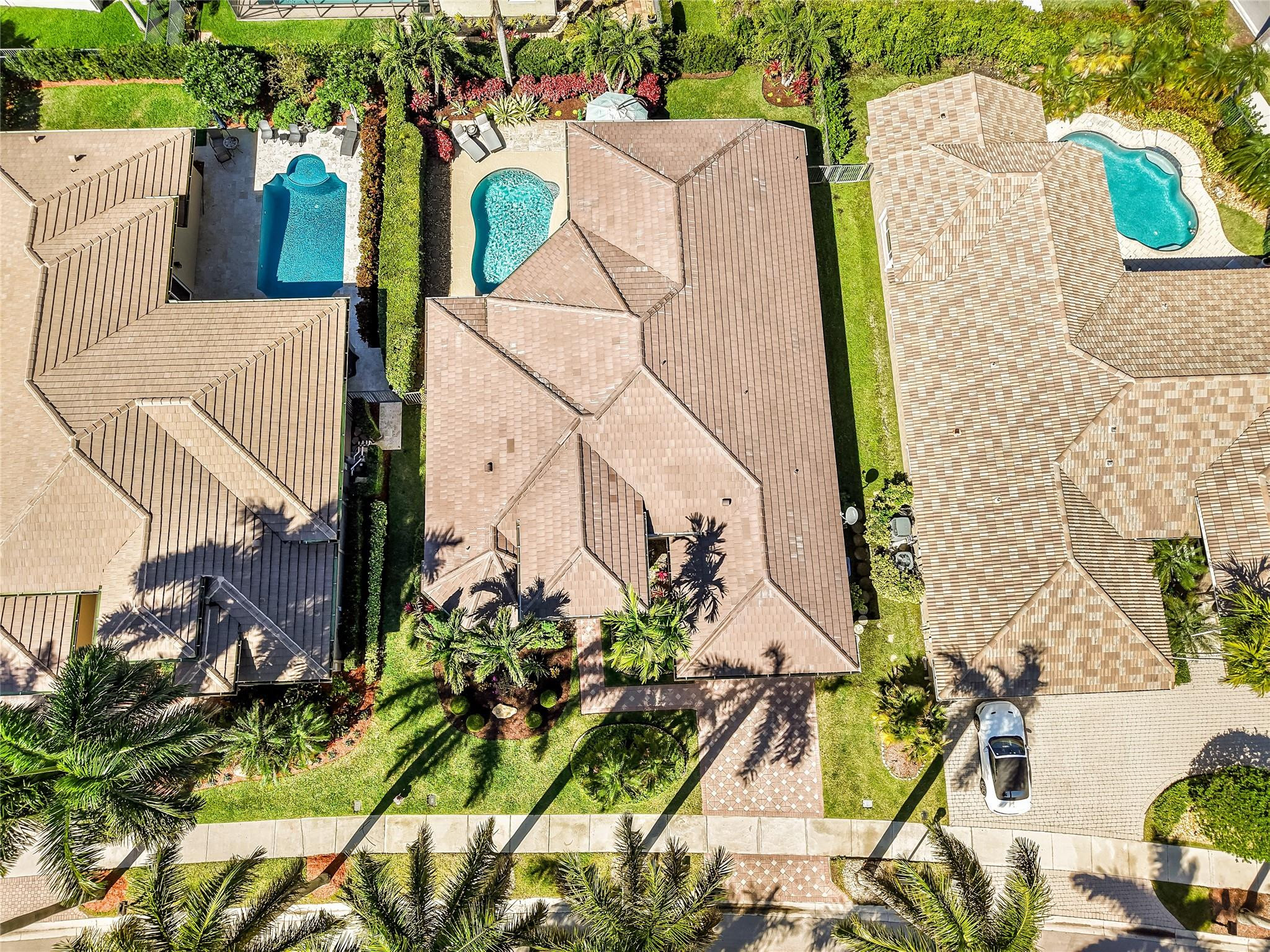 2553 Jardin Manor