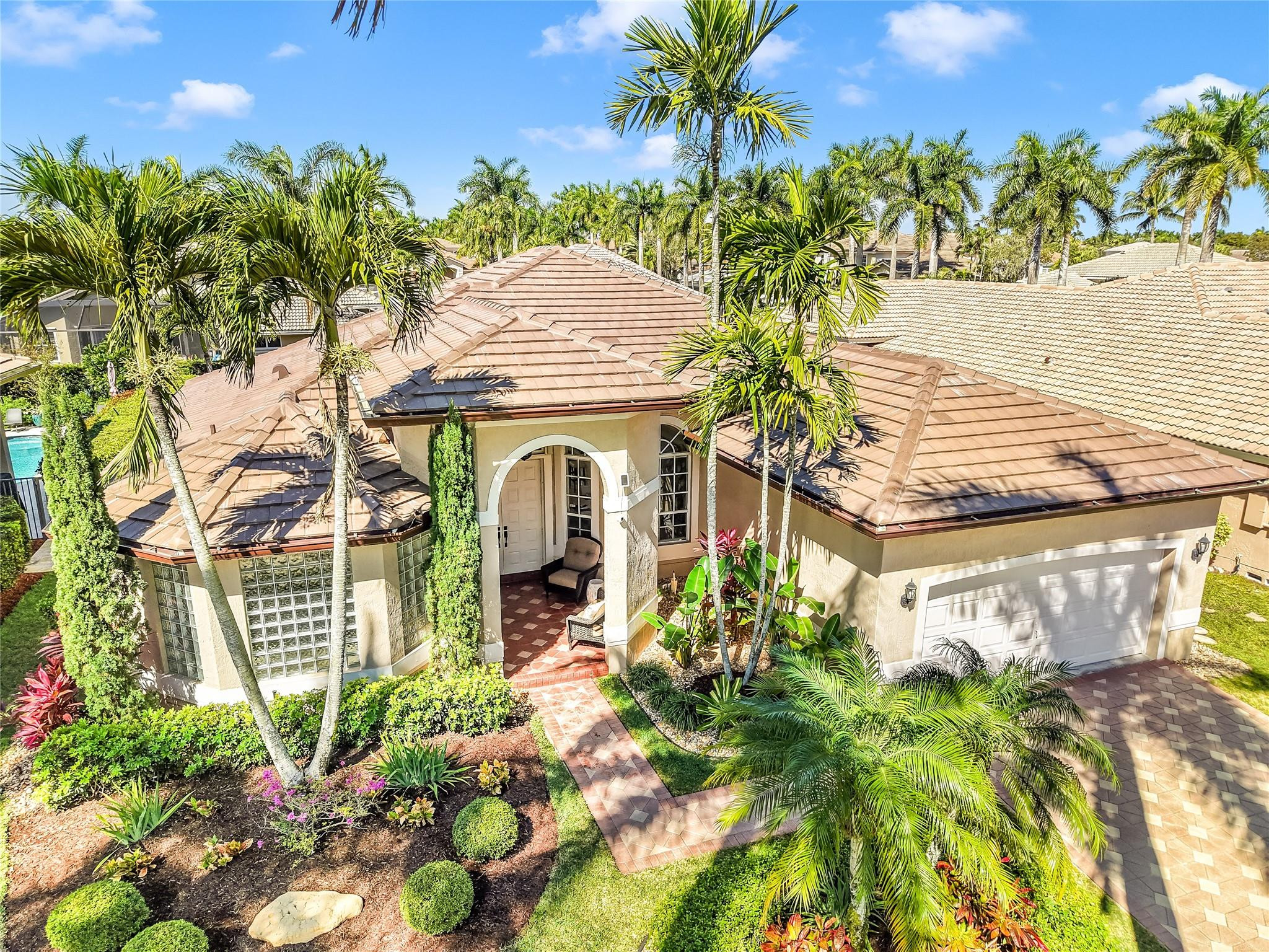 2553 Jardin Manor