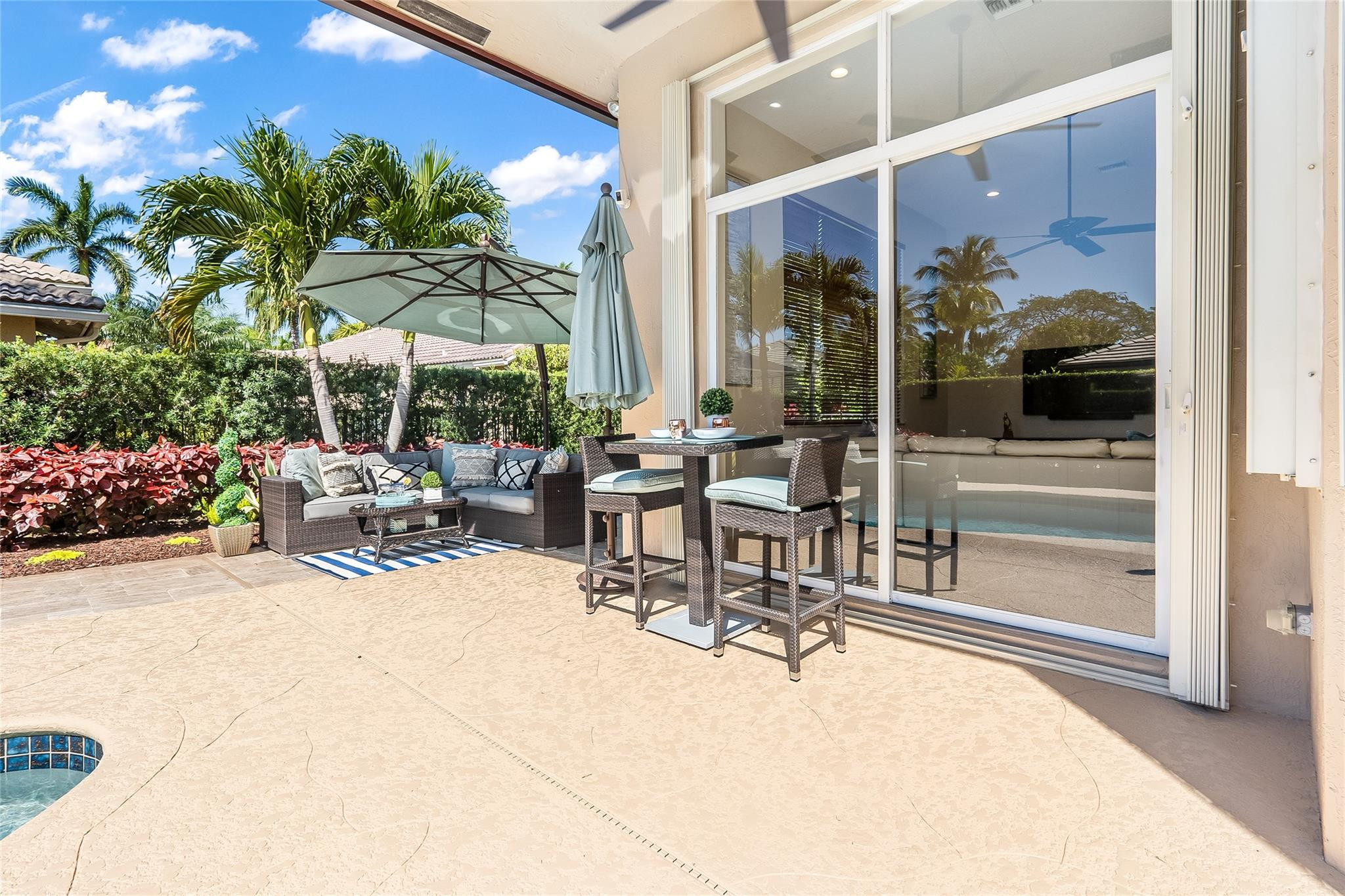 2553 Jardin Manor