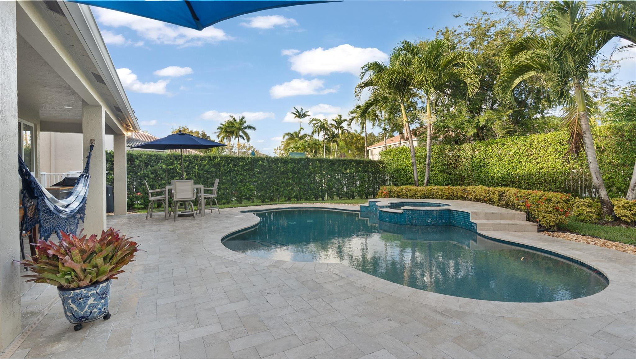 1308 Chenille Cir