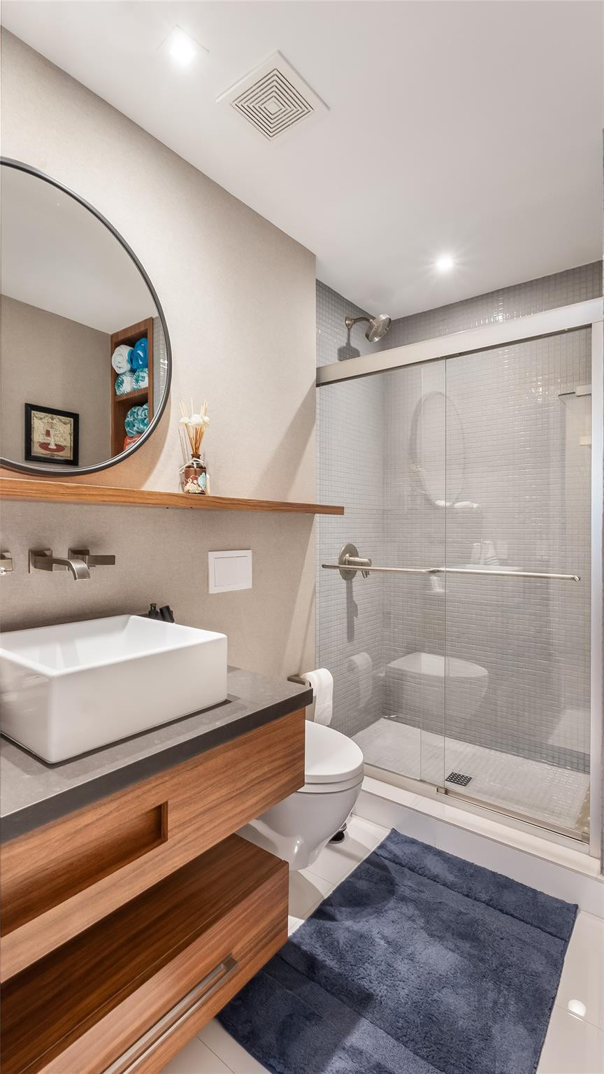 1308 Chenille Cir