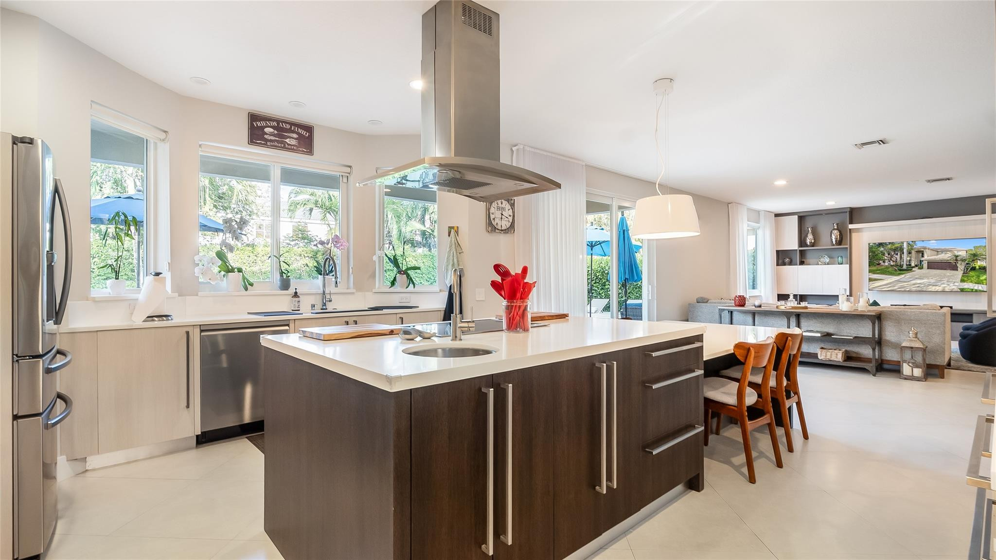 1308 Chenille Cir