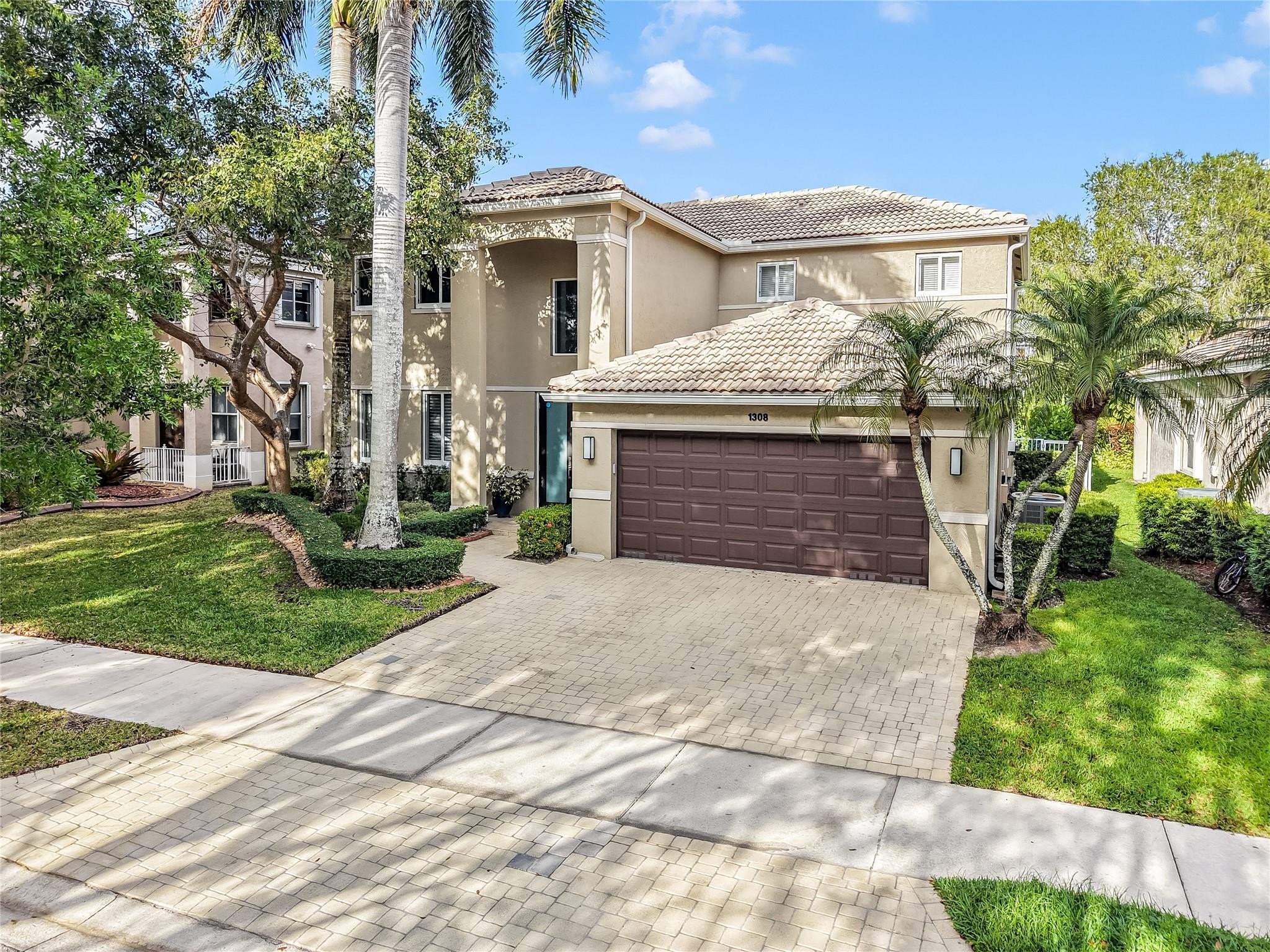 1308 Chenille Cir