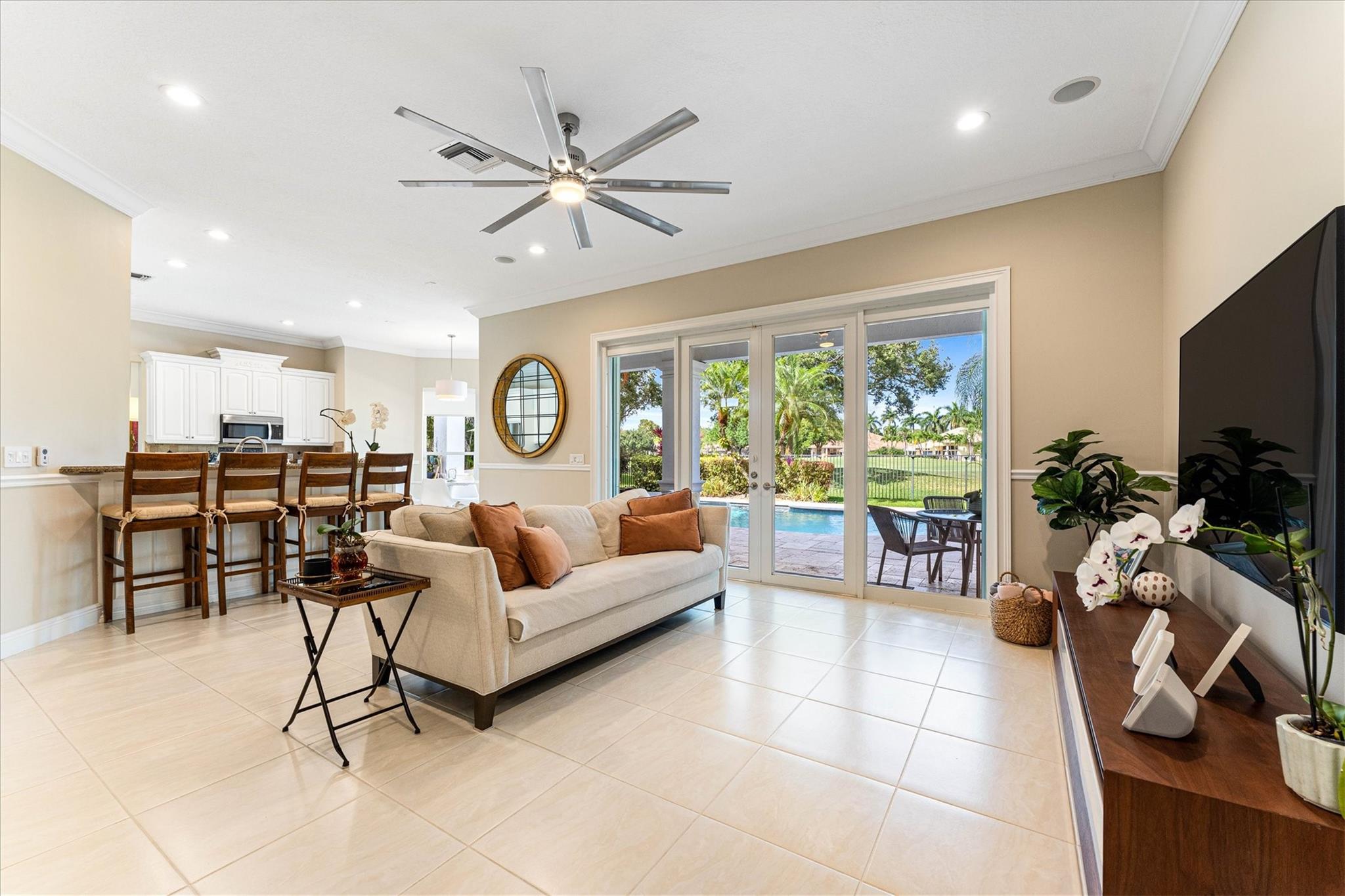 2527 Montclaire Cir