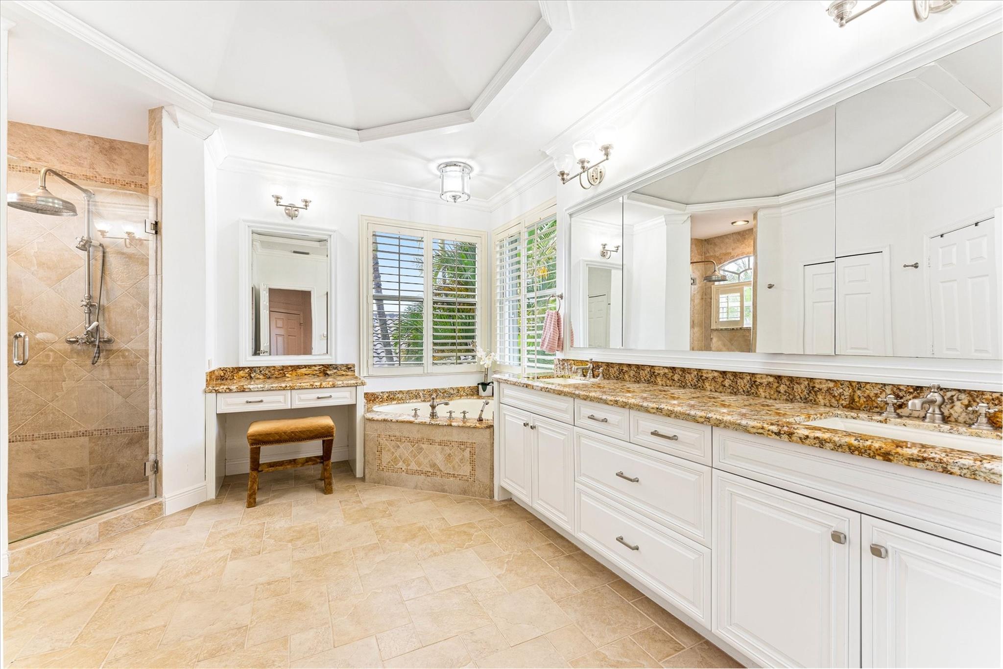 2527 Montclaire Cir