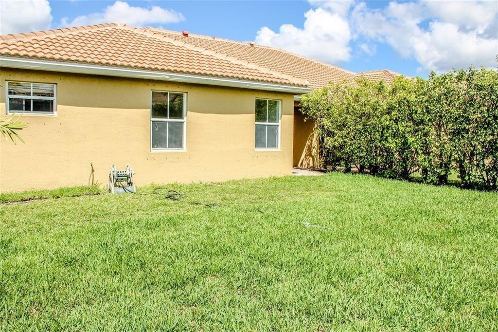 1576 ZENITH WAY