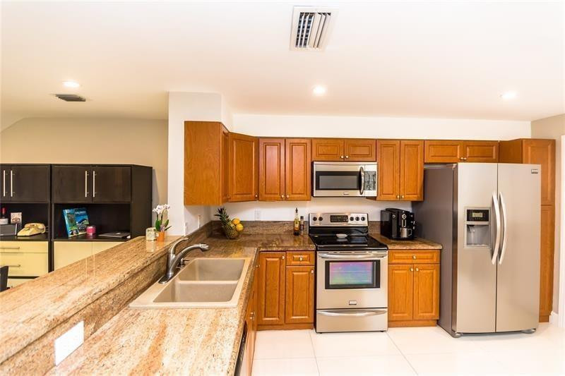 830 Sorrento Dr 830