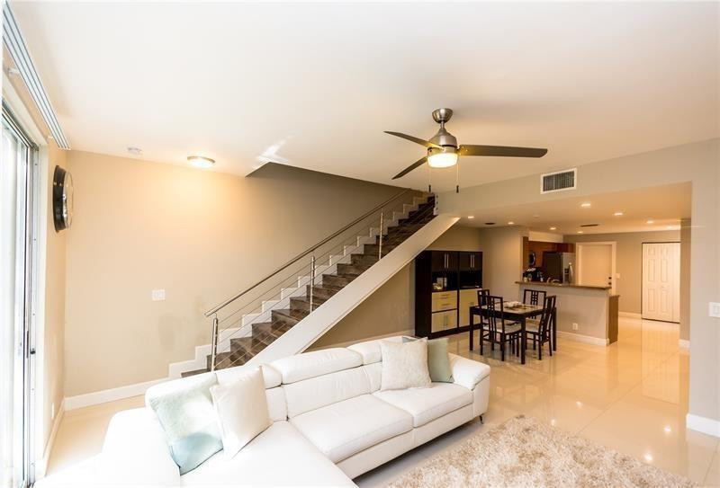 830 Sorrento Dr 830