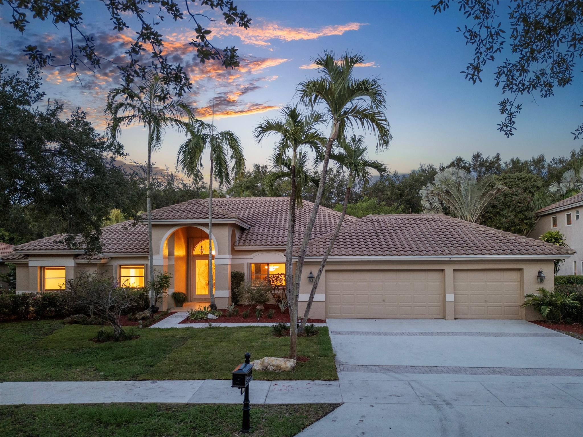1280 MANOR CT