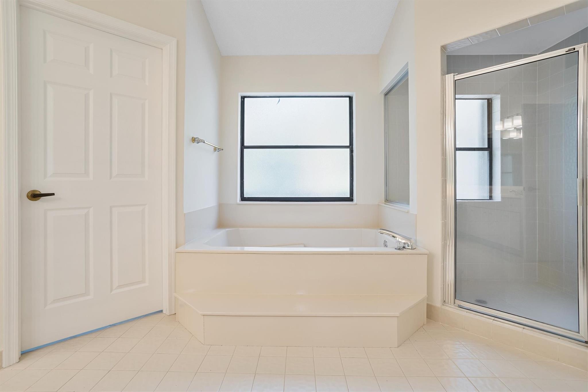 1280 MANOR CT