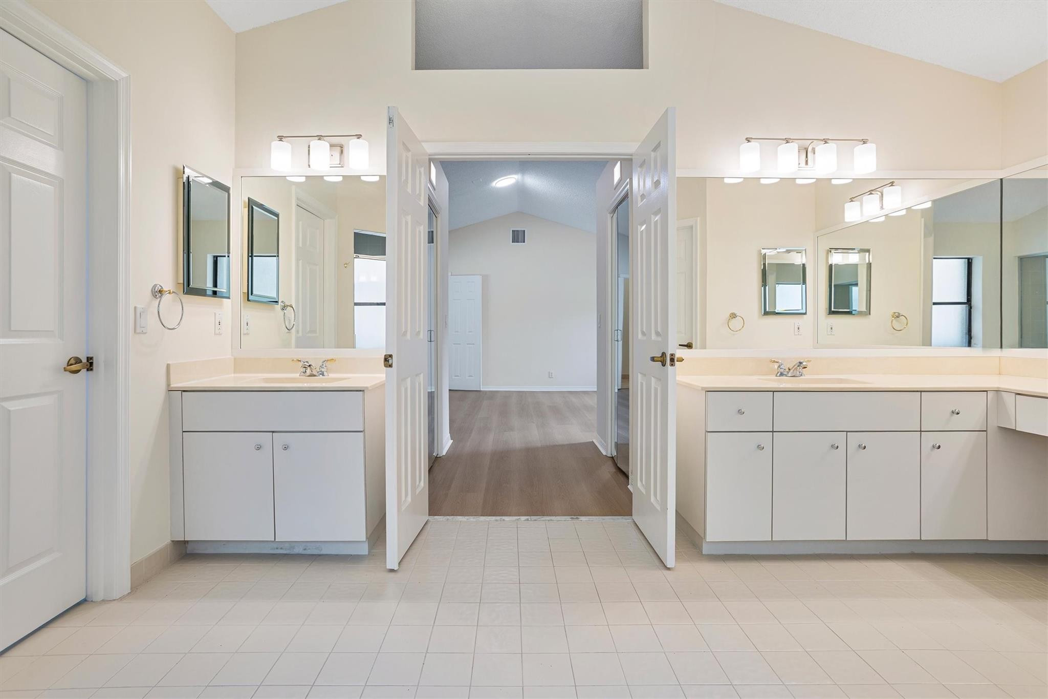 1280 MANOR CT