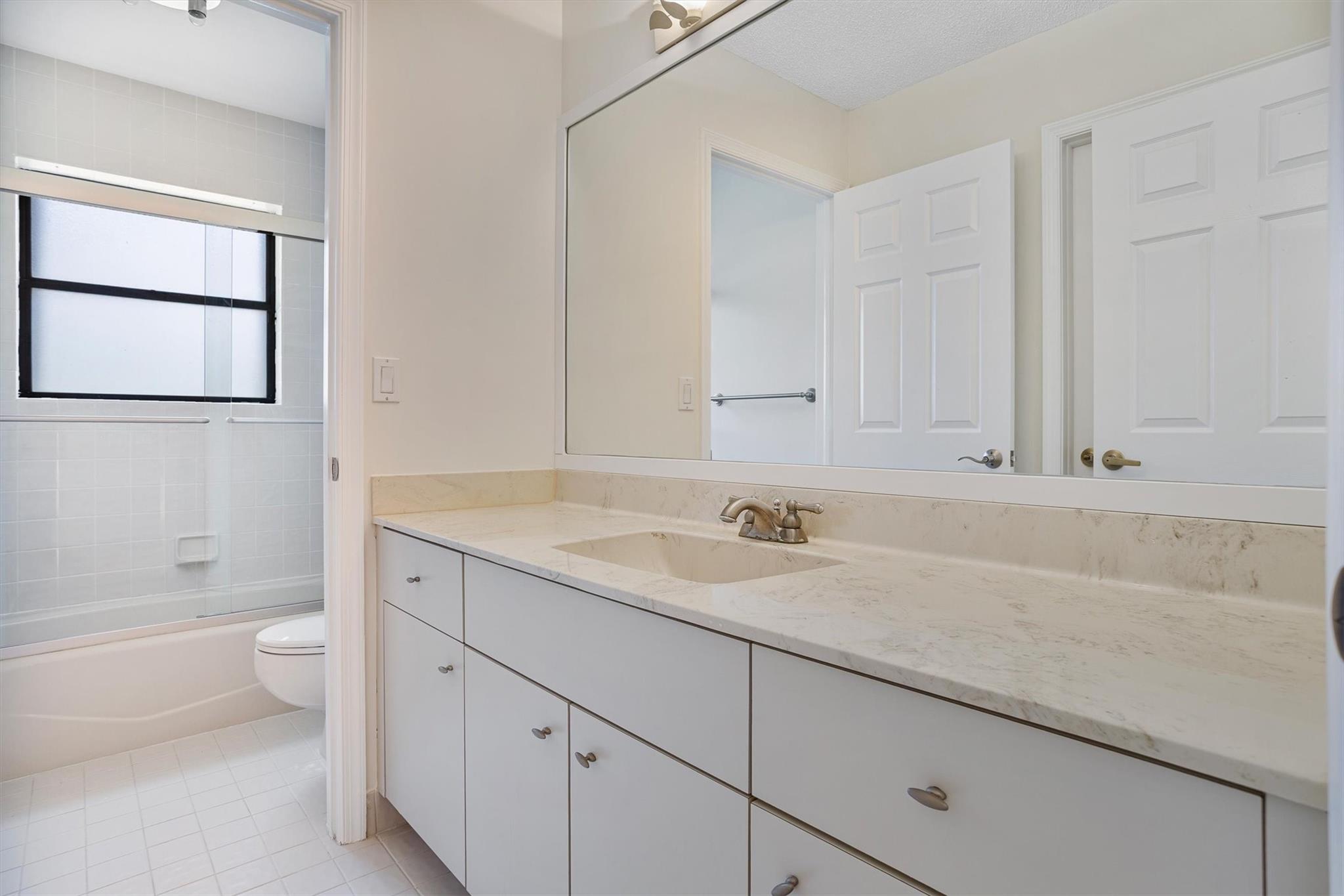 1280 MANOR CT