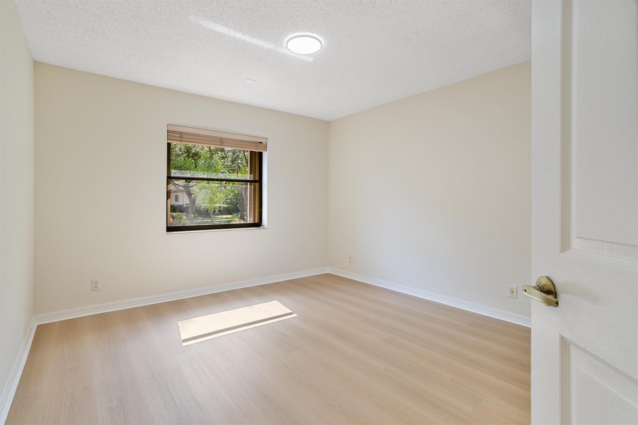 1280 MANOR CT