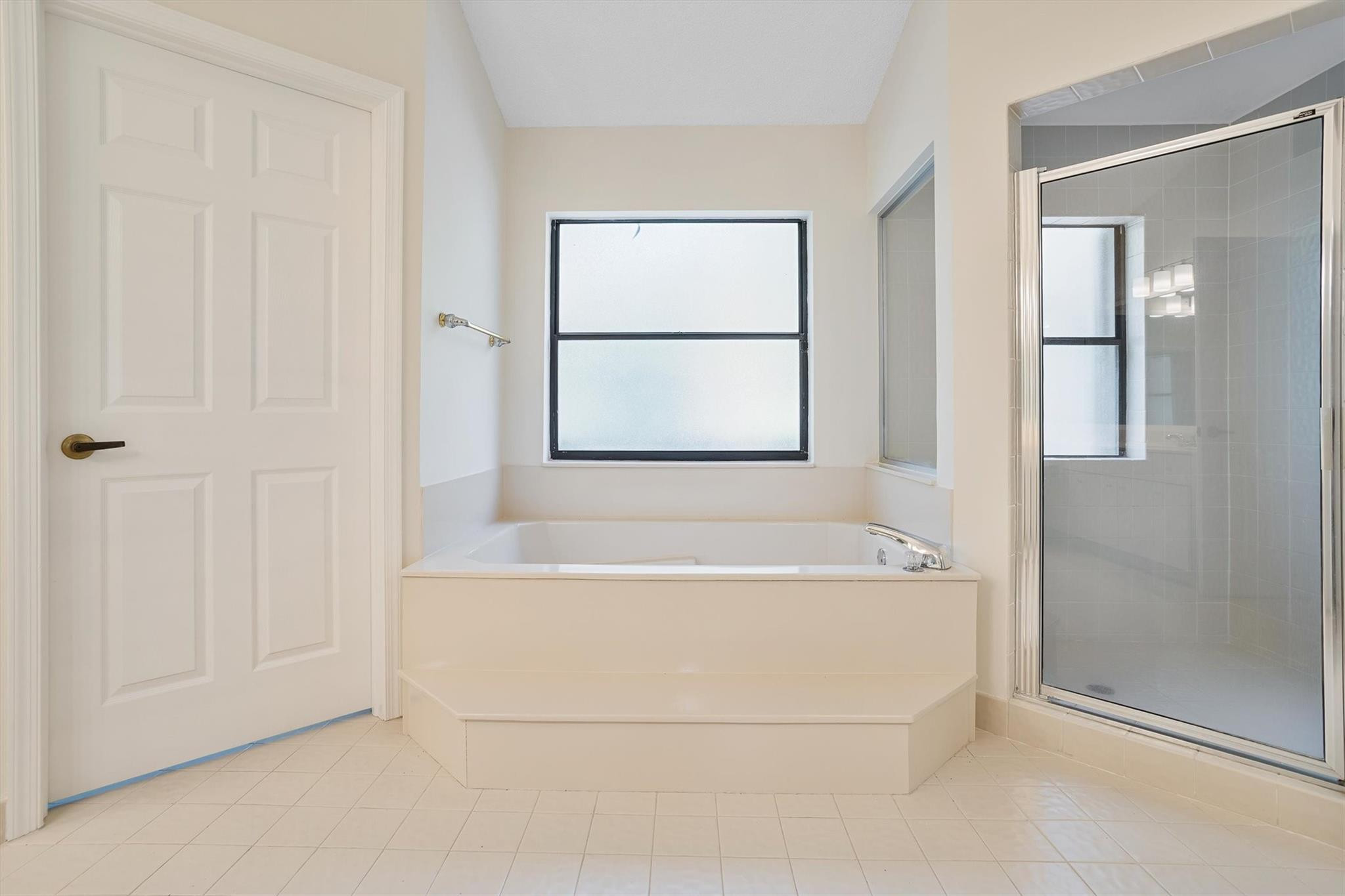 1280 MANOR CT