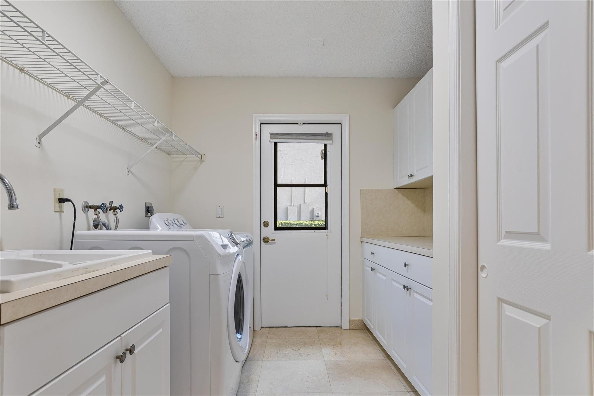 1280 MANOR CT