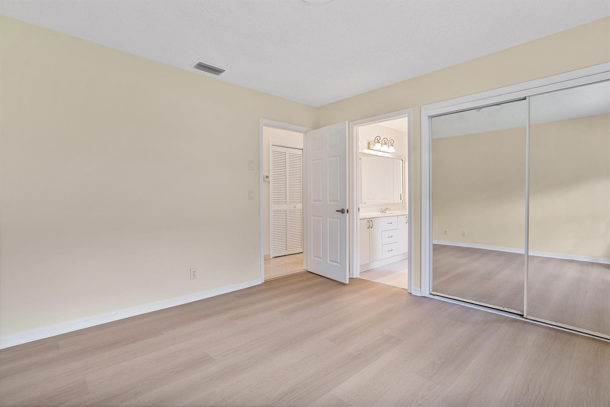 1280 MANOR CT