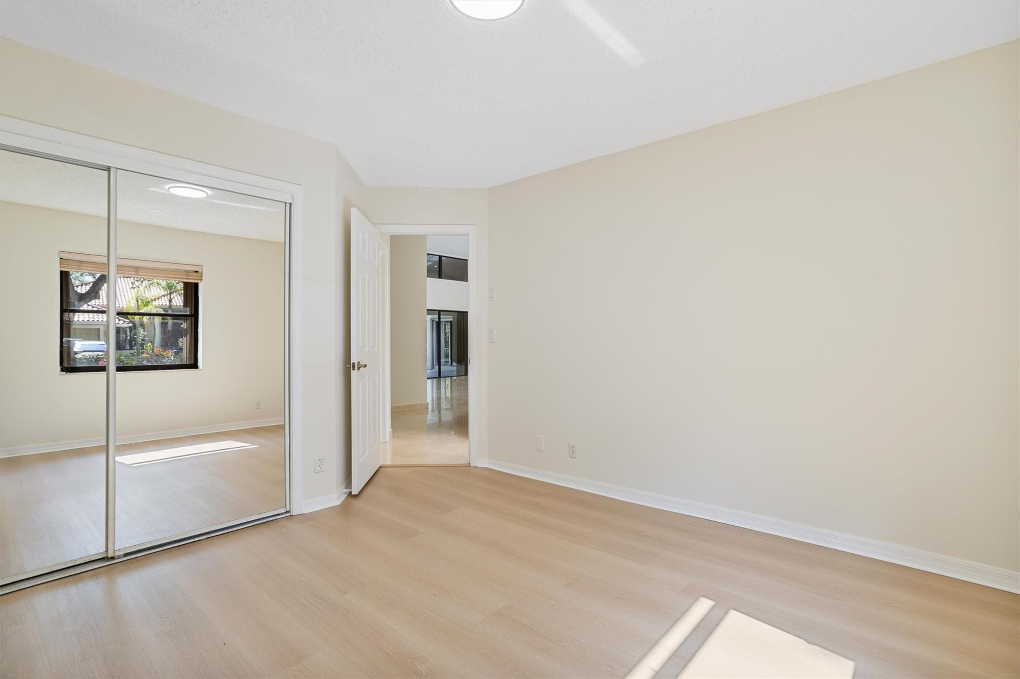 1280 MANOR CT