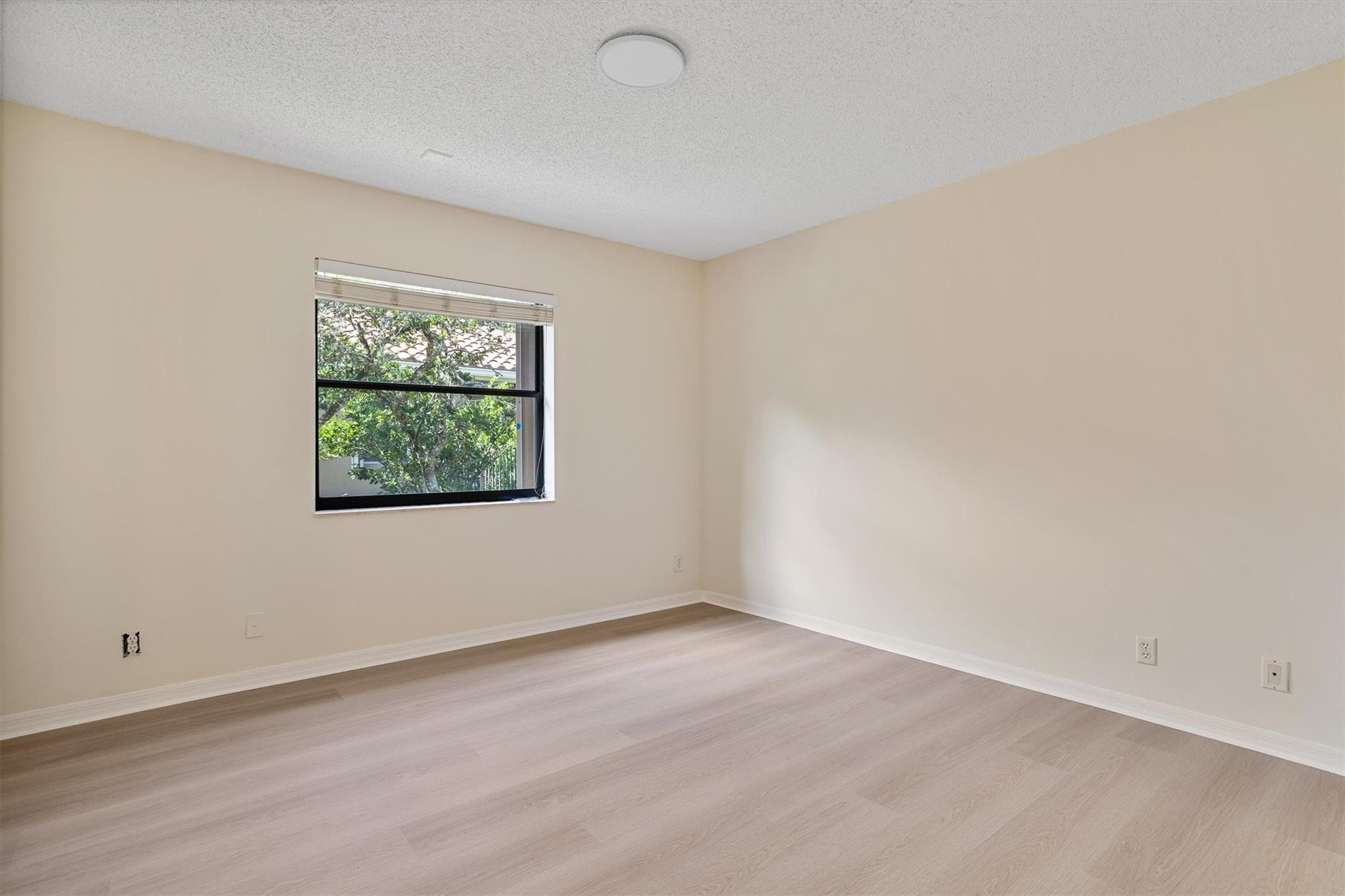 1280 MANOR CT