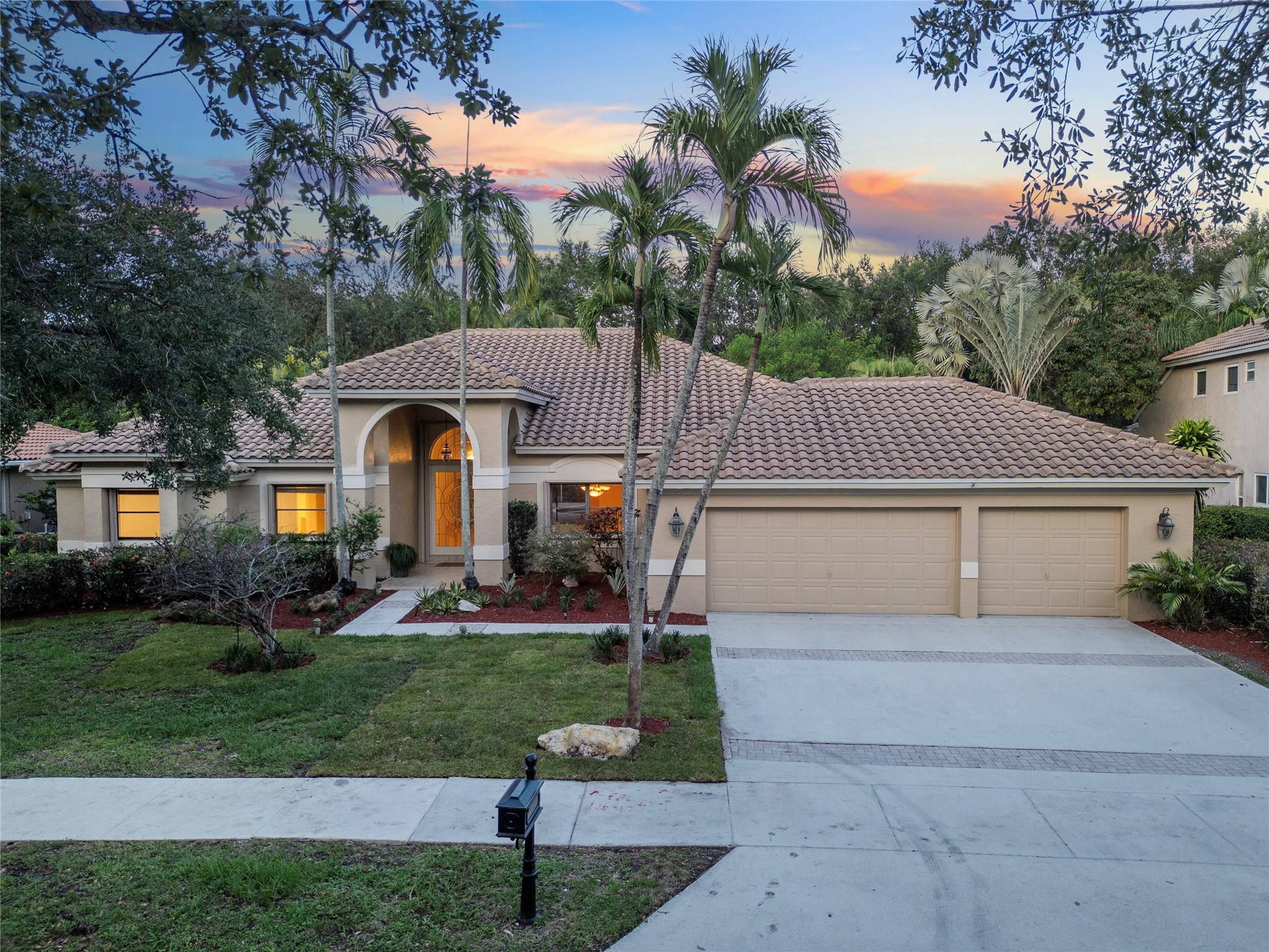 1280 MANOR CT