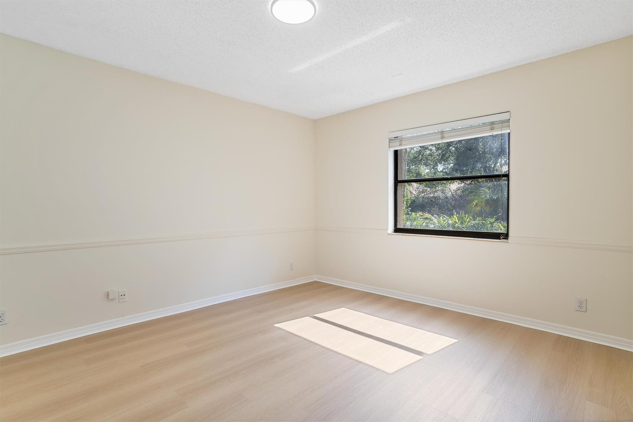 1280 MANOR CT