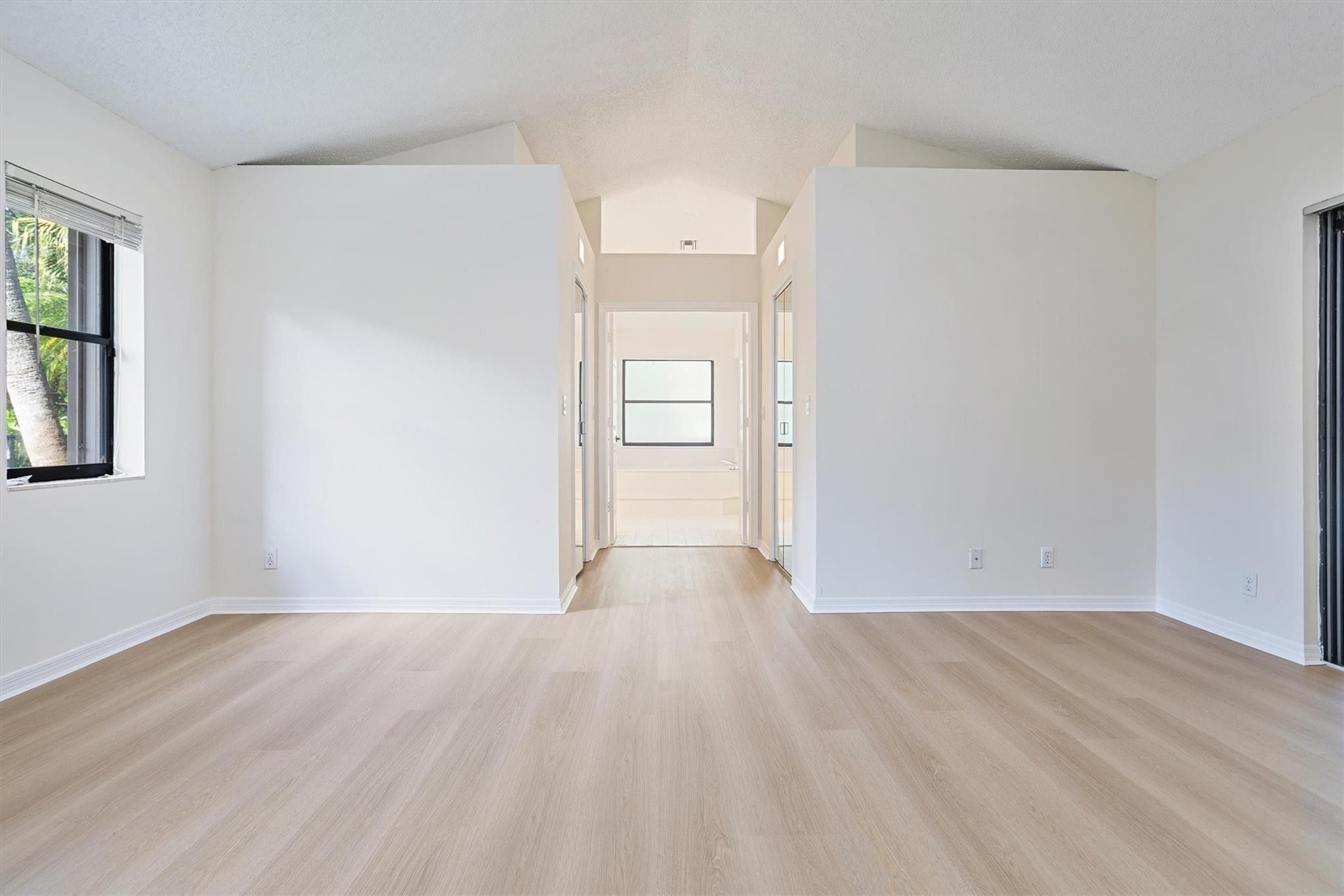 1280 MANOR CT