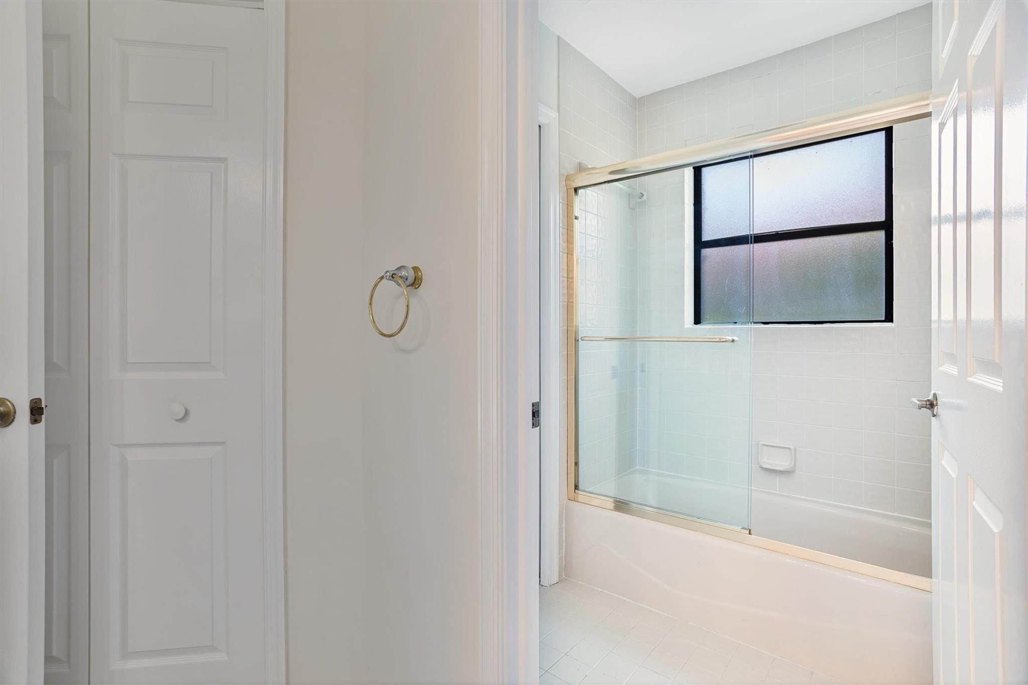 1280 MANOR CT