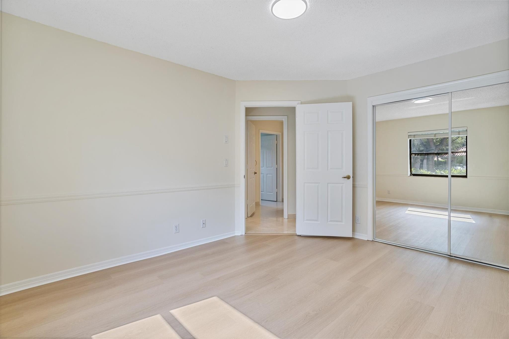 1280 MANOR CT