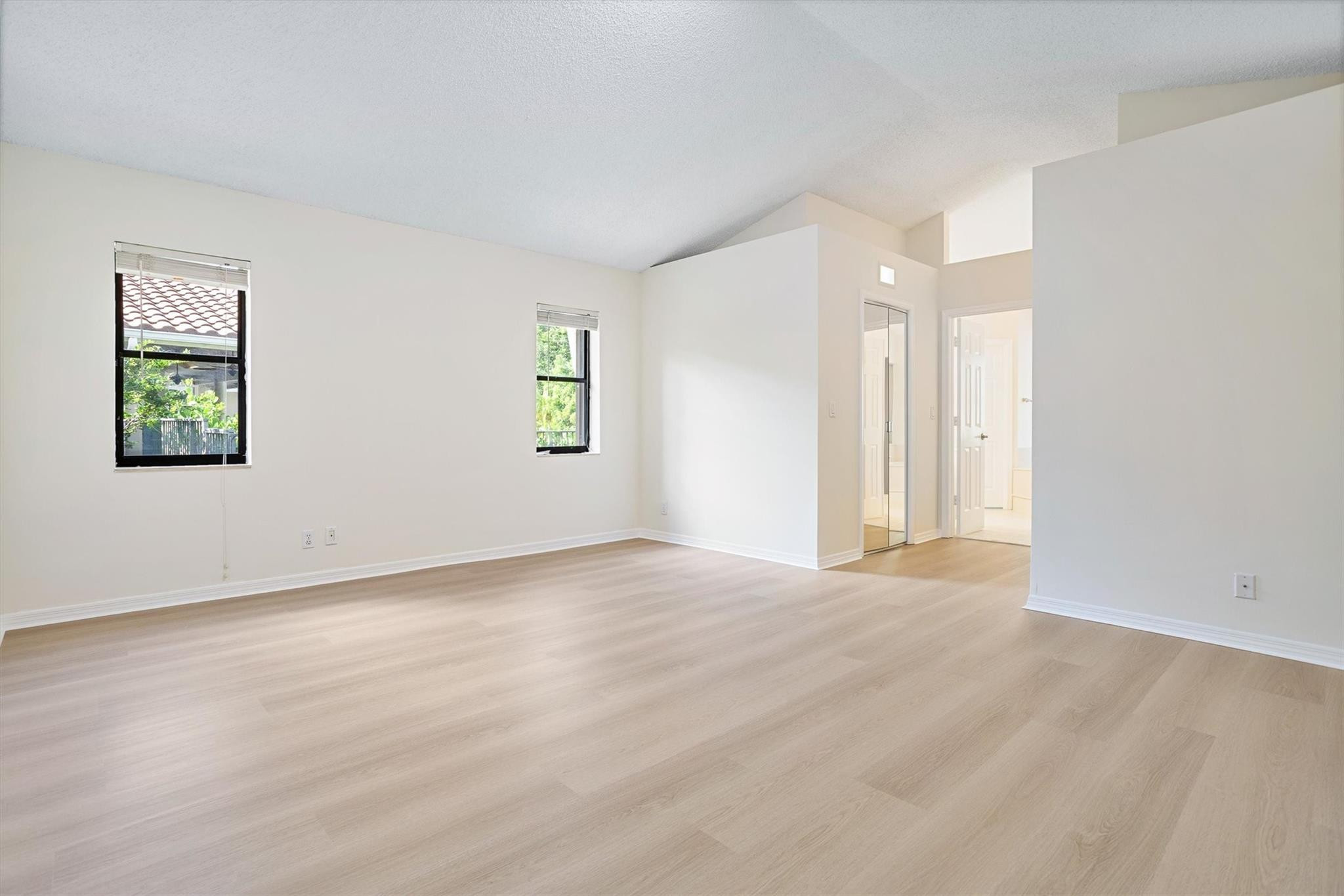1280 MANOR CT