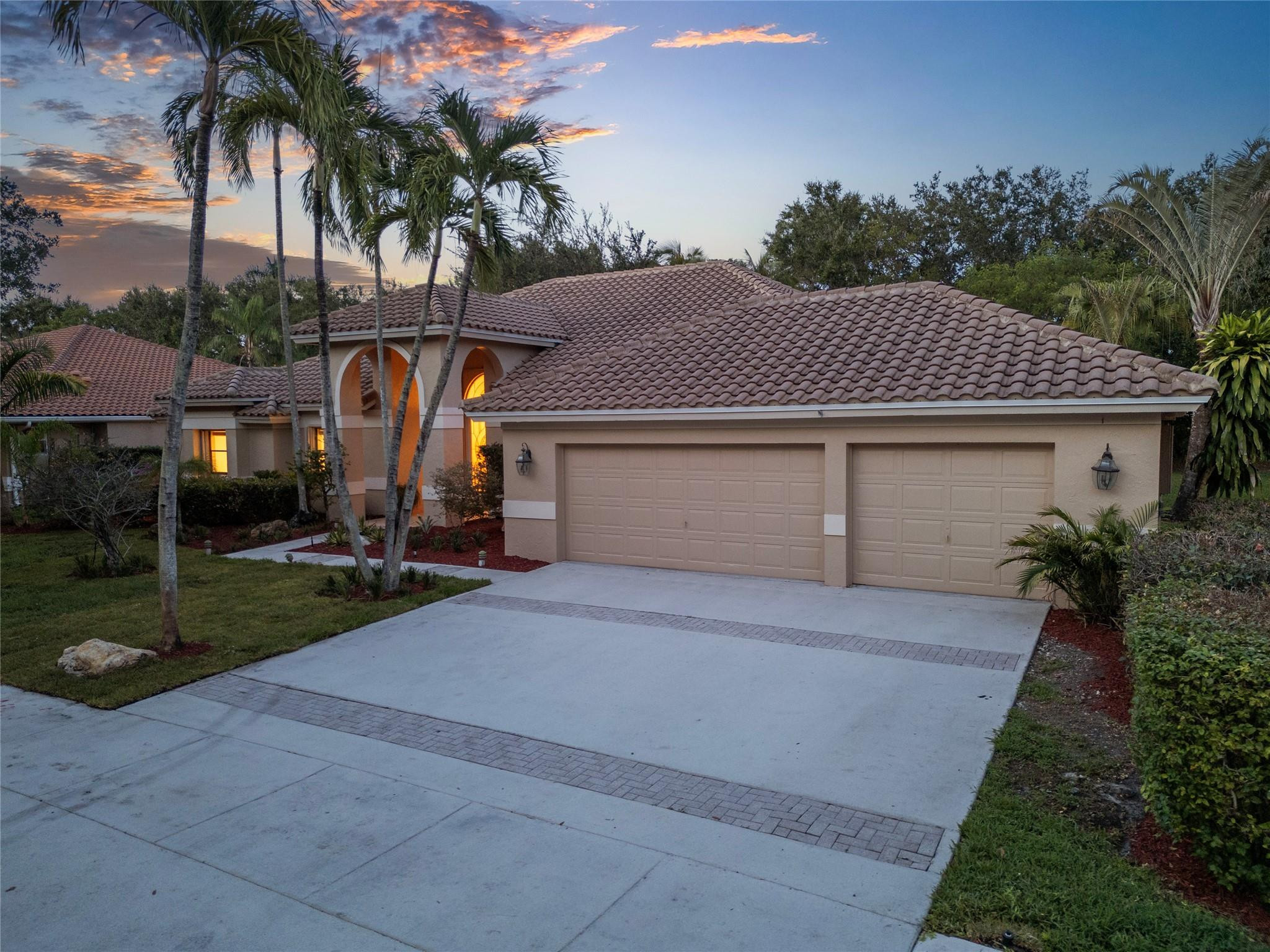 1280 MANOR CT