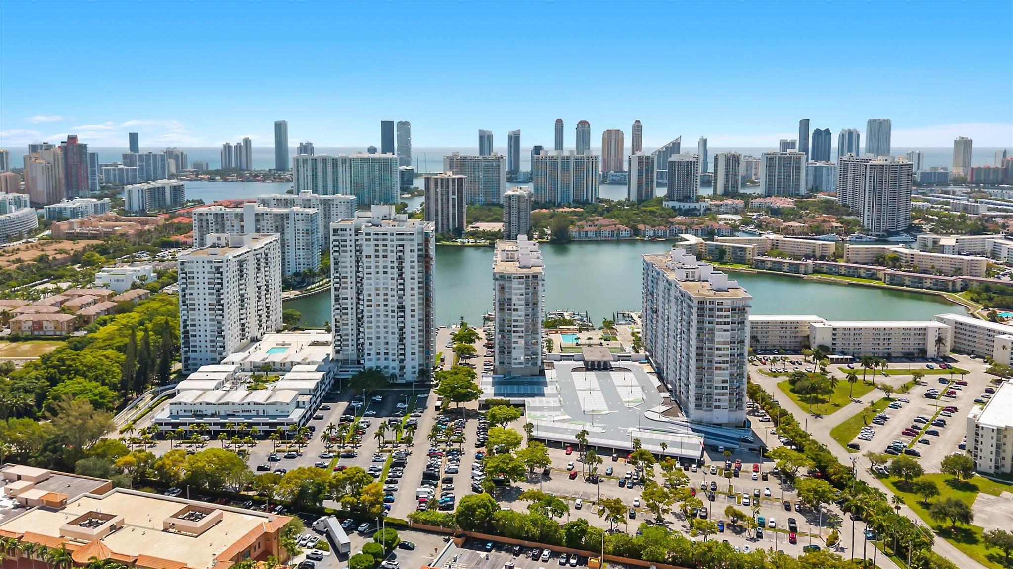 18081 Biscayne Blvd 902-4