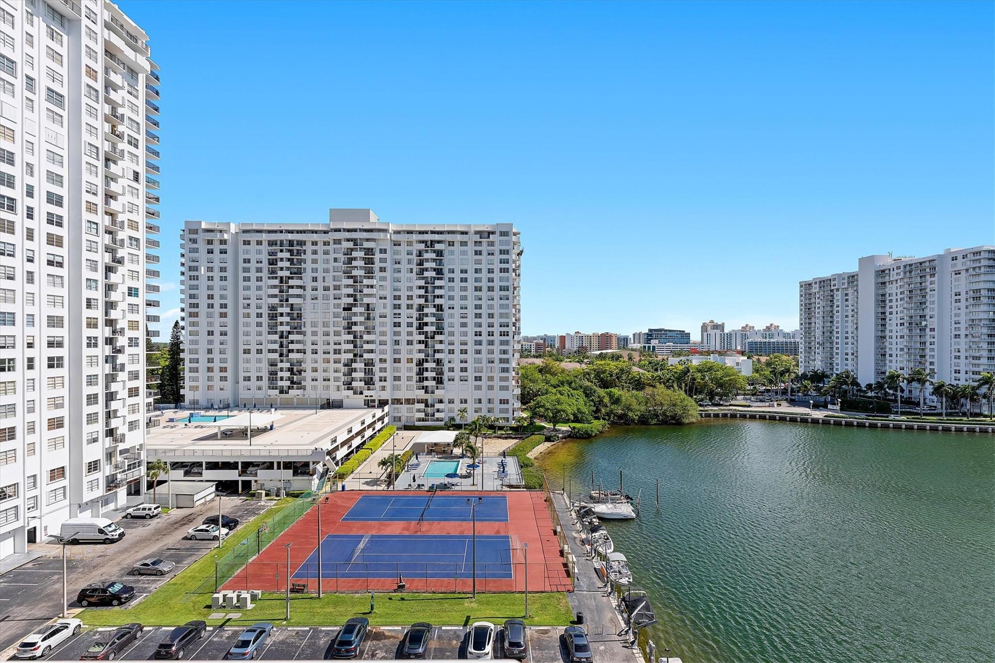 18081 Biscayne Blvd 902-4