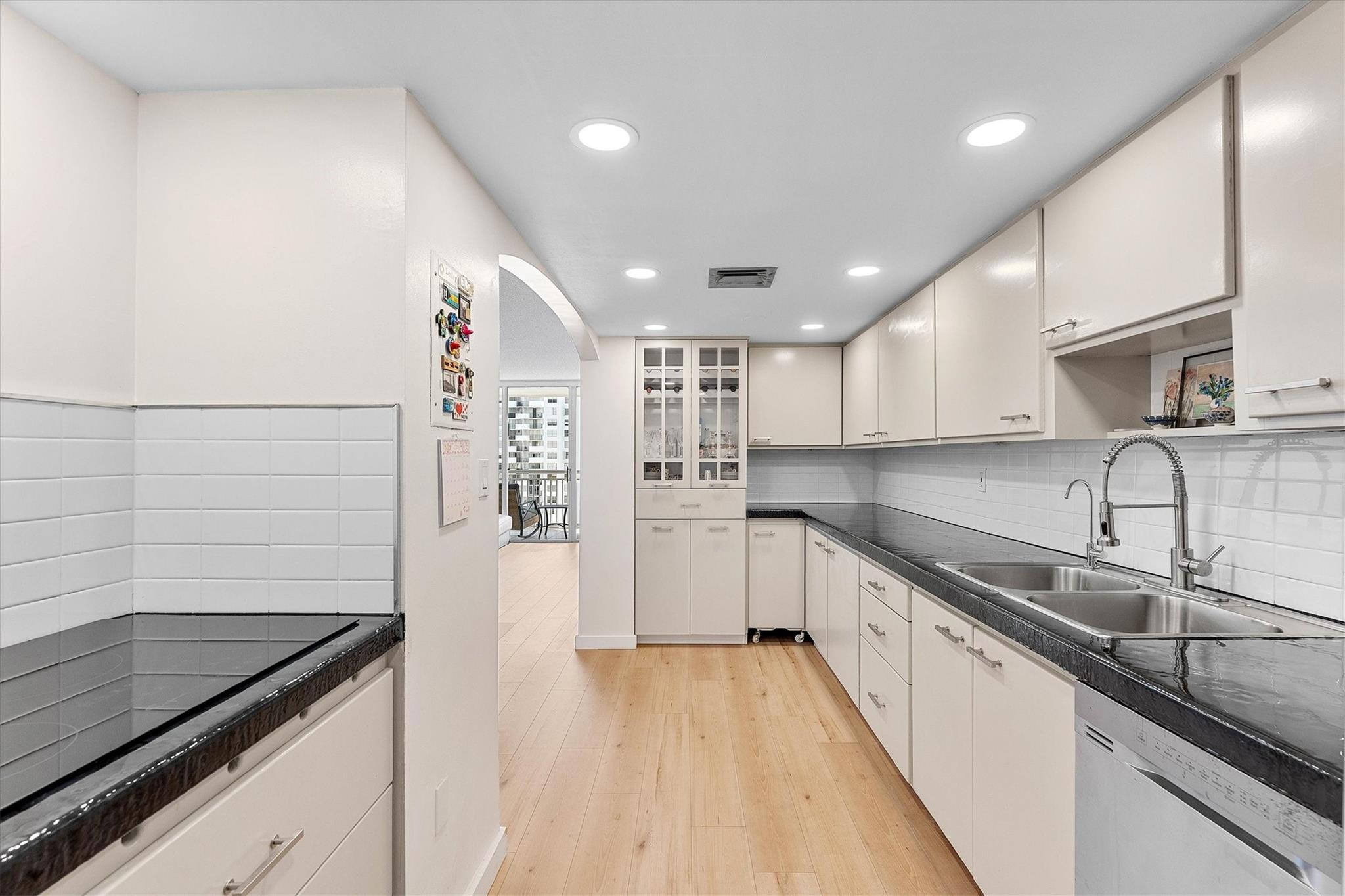 18081 Biscayne Blvd 902-4