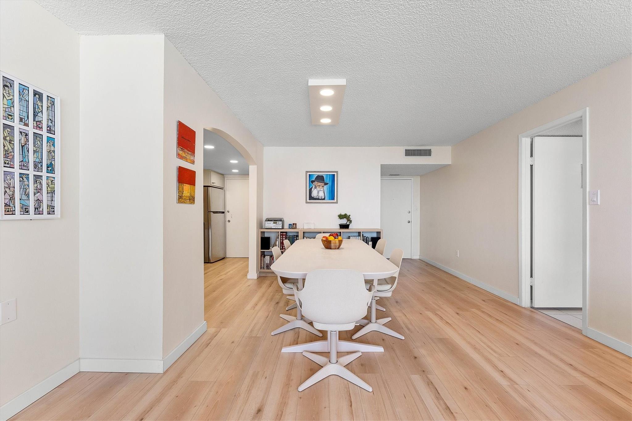 18081 Biscayne Blvd 902-4