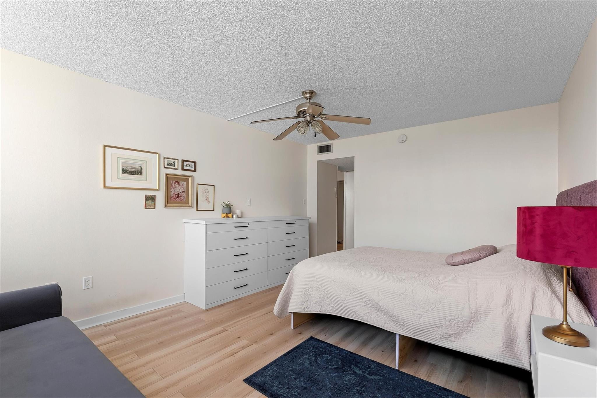 18081 Biscayne Blvd 902-4