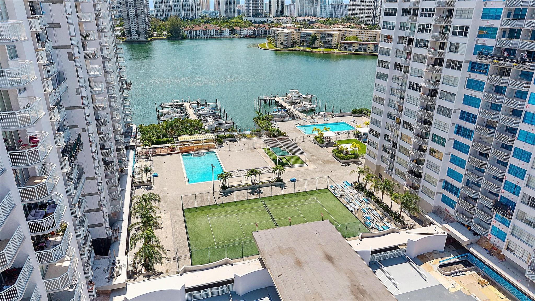 18081 Biscayne Blvd 902-4