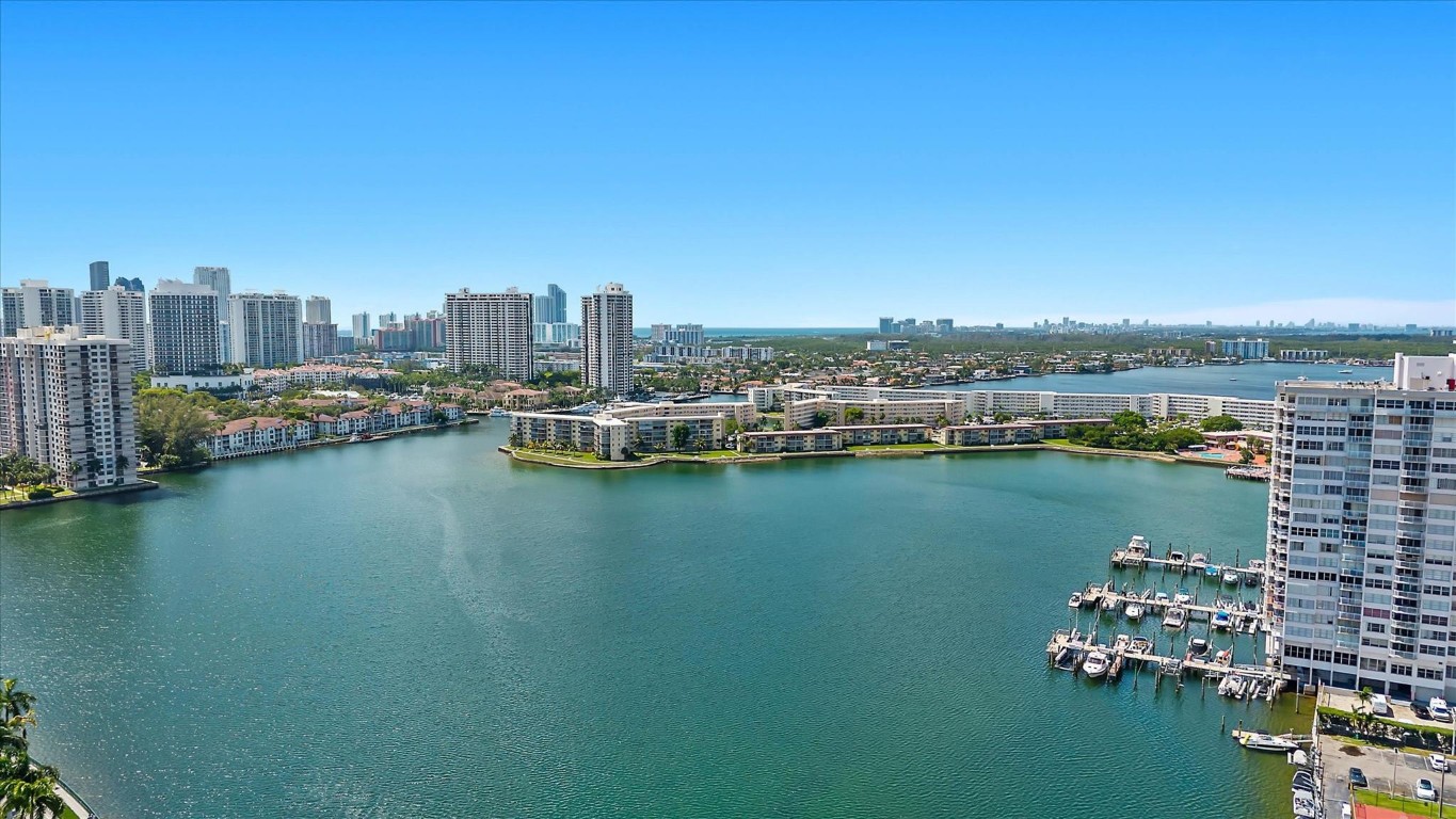 18081 Biscayne Blvd 902-4