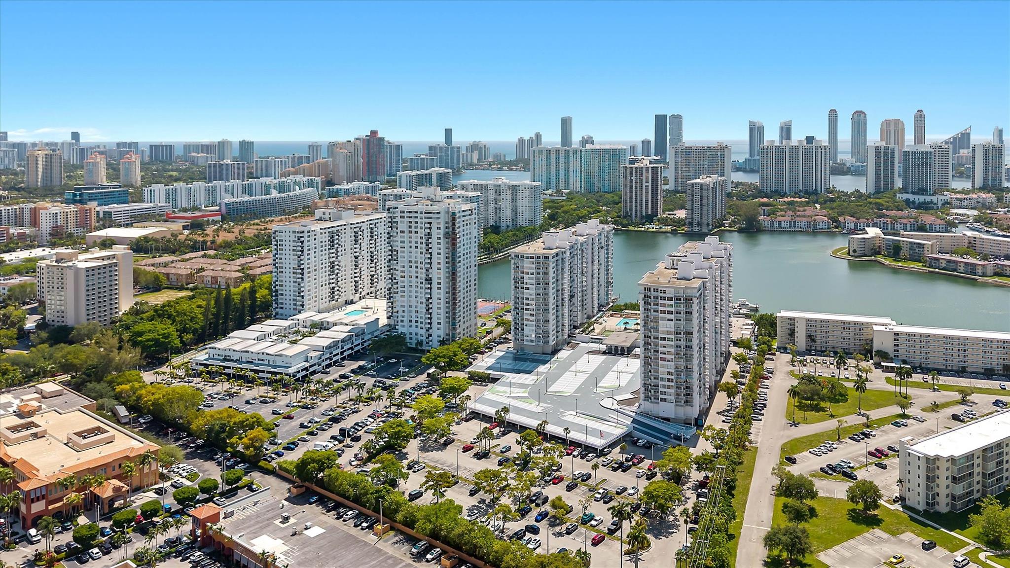 18081 Biscayne Blvd 902-4