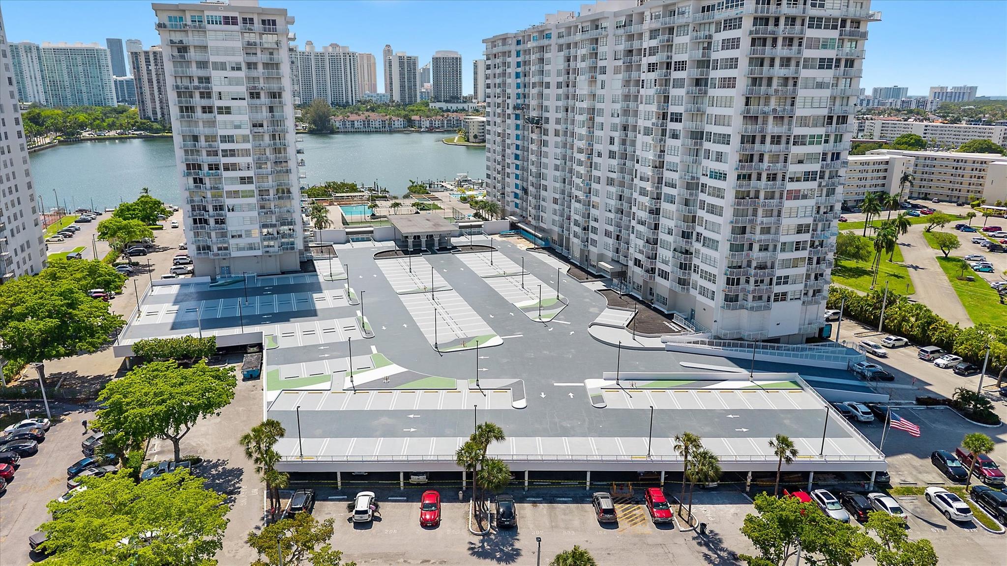 18081 Biscayne Blvd 902-4