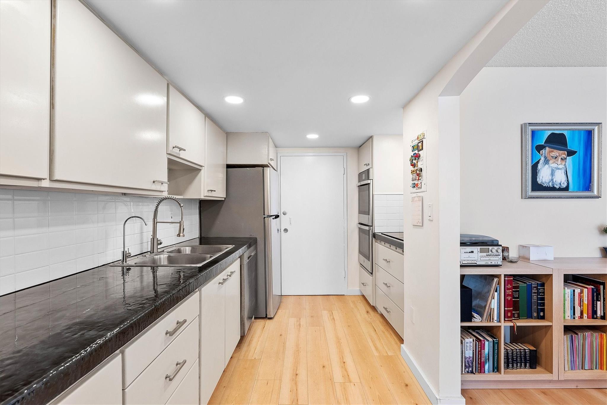 18081 Biscayne Blvd 902-4