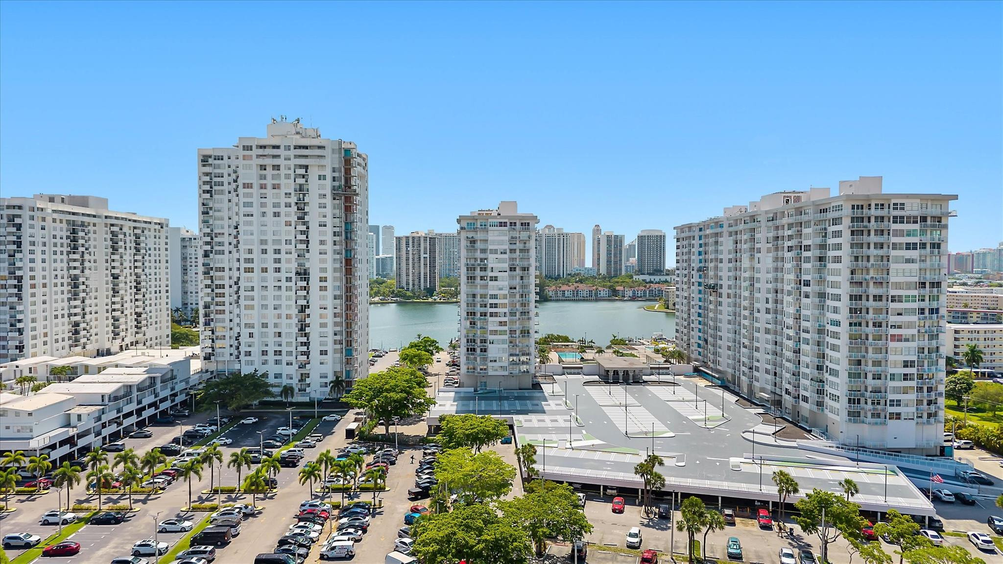 18081 Biscayne Blvd 902-4